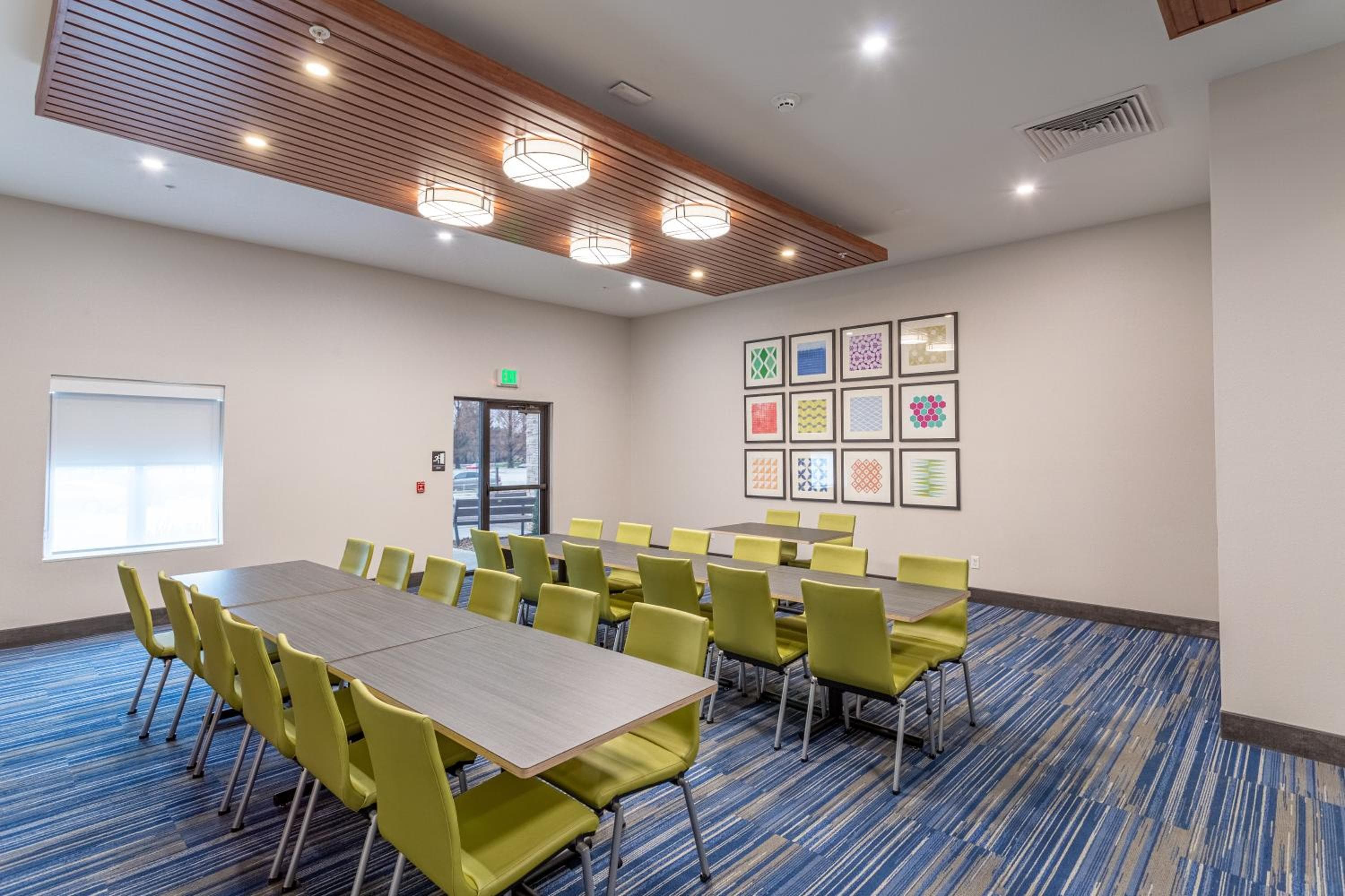 Holiday Inn Express & Suites - Columbus - Worthington by IHG