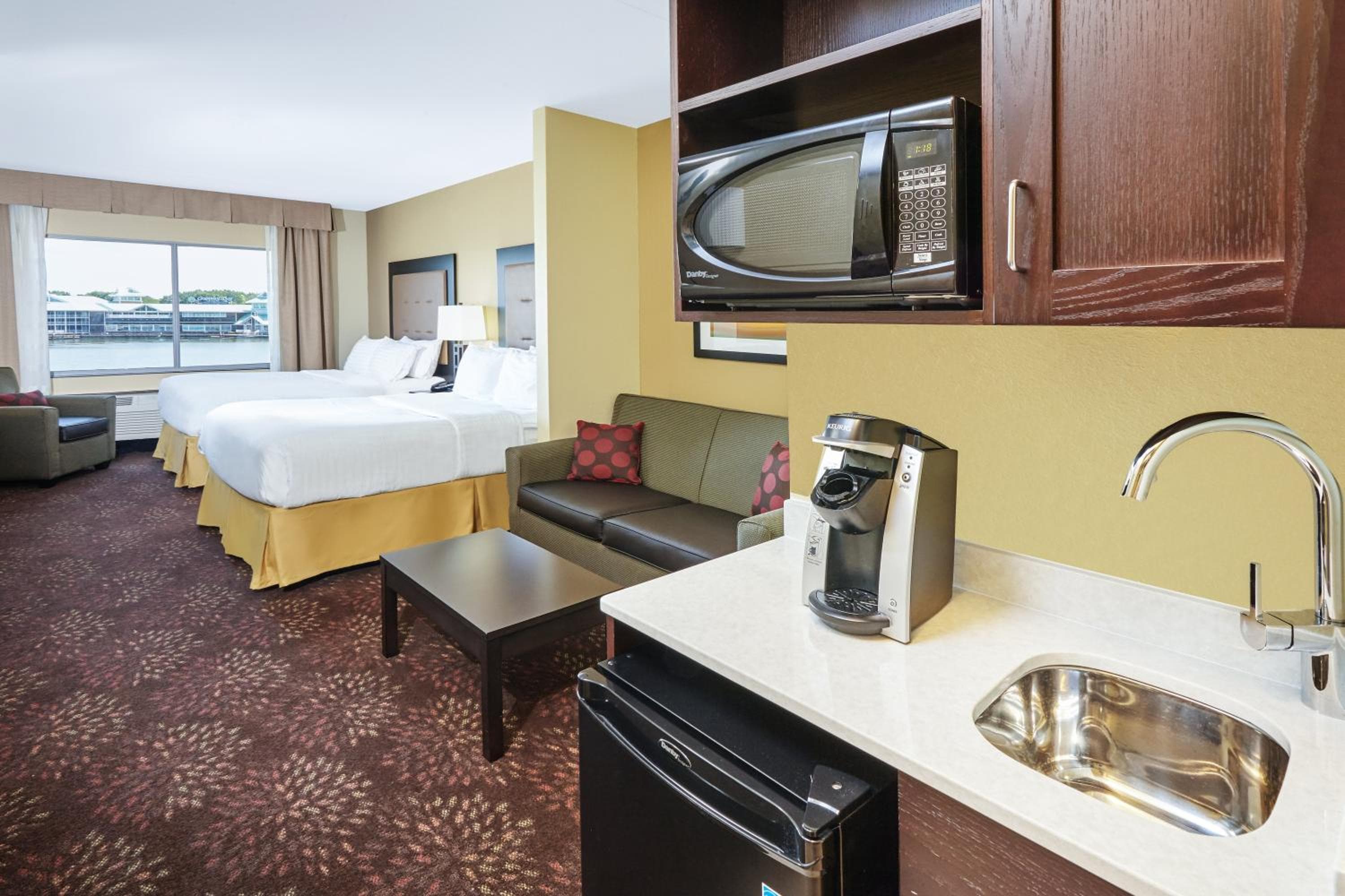 Holiday Inn Express & Suites Sandusky by IHG