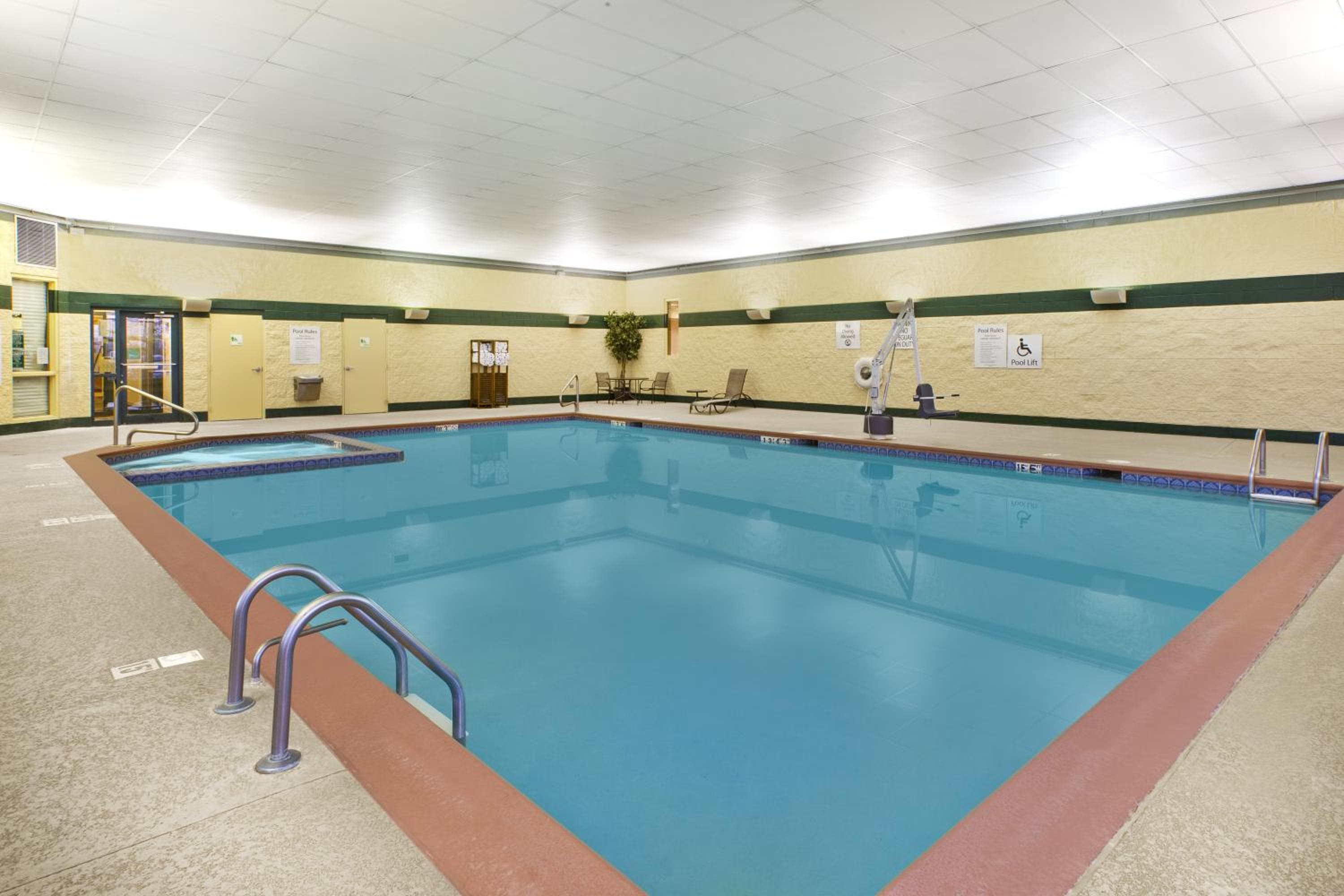 Holiday Inn & Suites Bolingbrook by IHG
