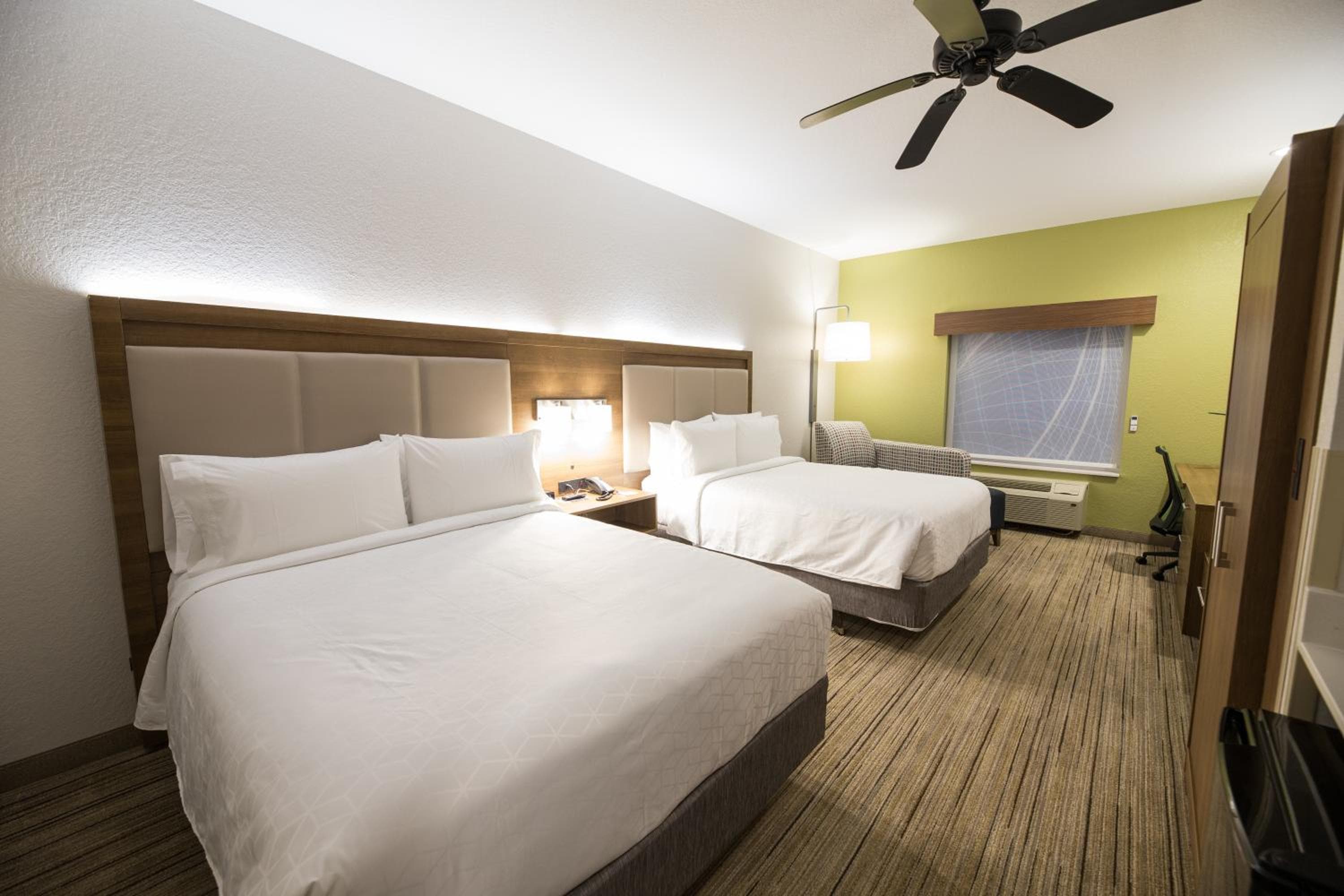 Holiday Inn Express Hotel & Suites Clinton by IHG
