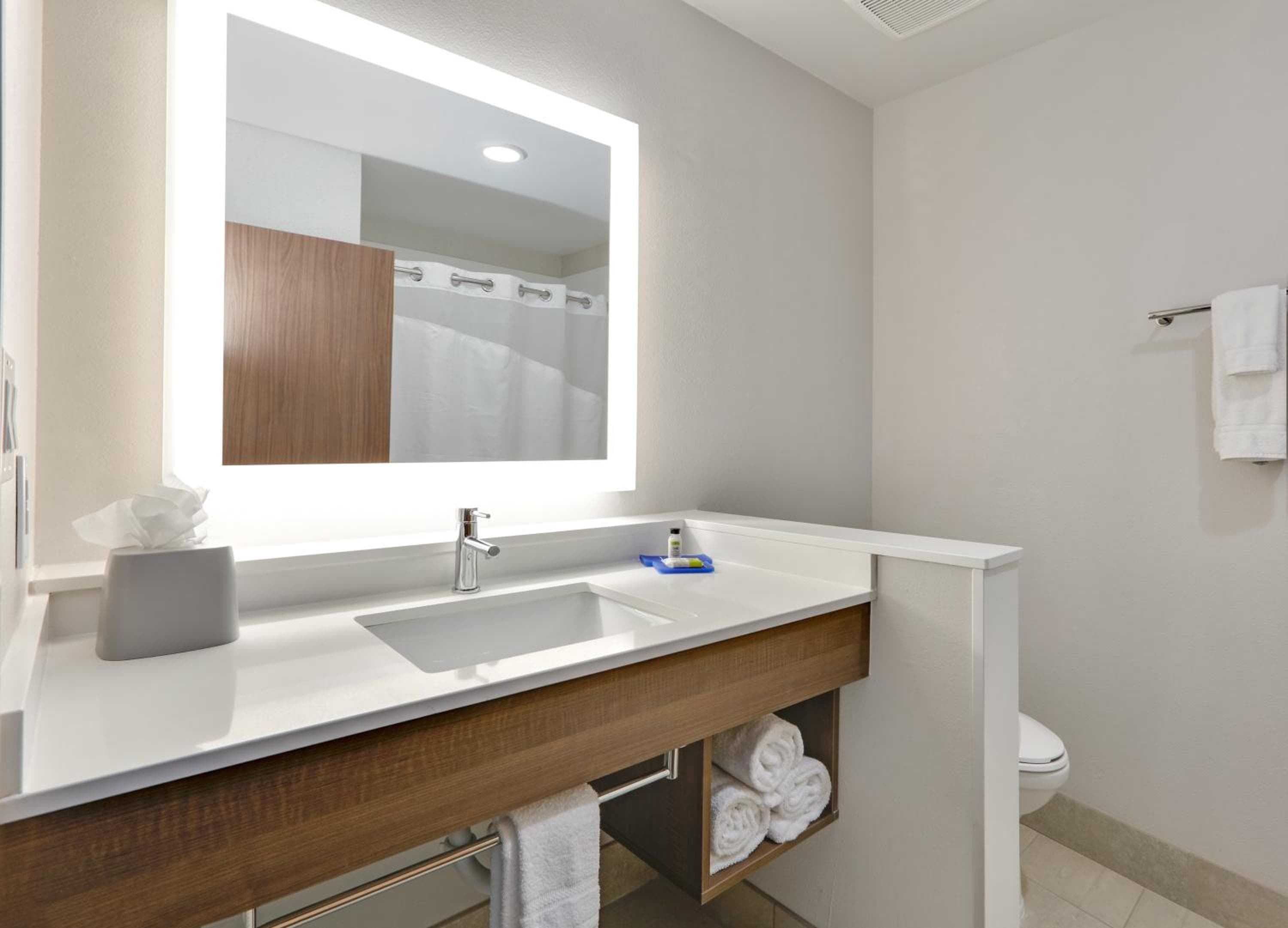 Holiday Inn Express & Suites Fort Worth North - Northlake by IHG