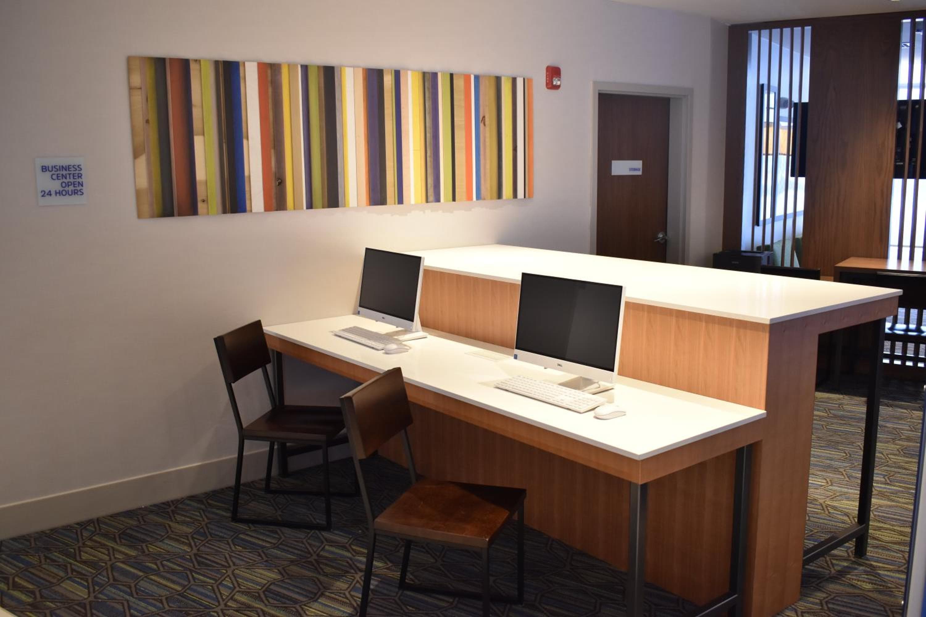 Holiday Inn Express & Suites - Boston South - Randolph by IHG