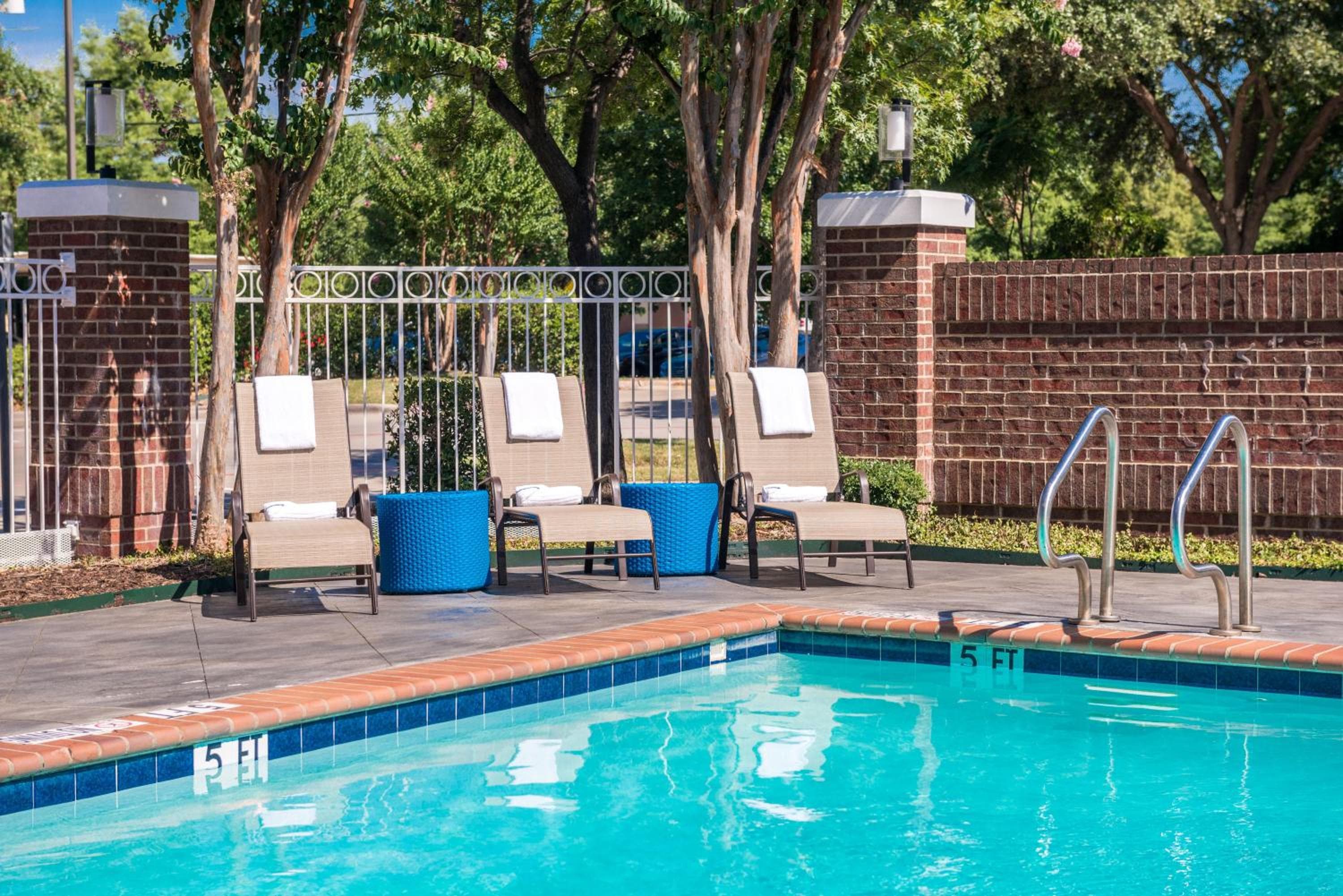 Holiday Inn and Suites Addison by IHG
