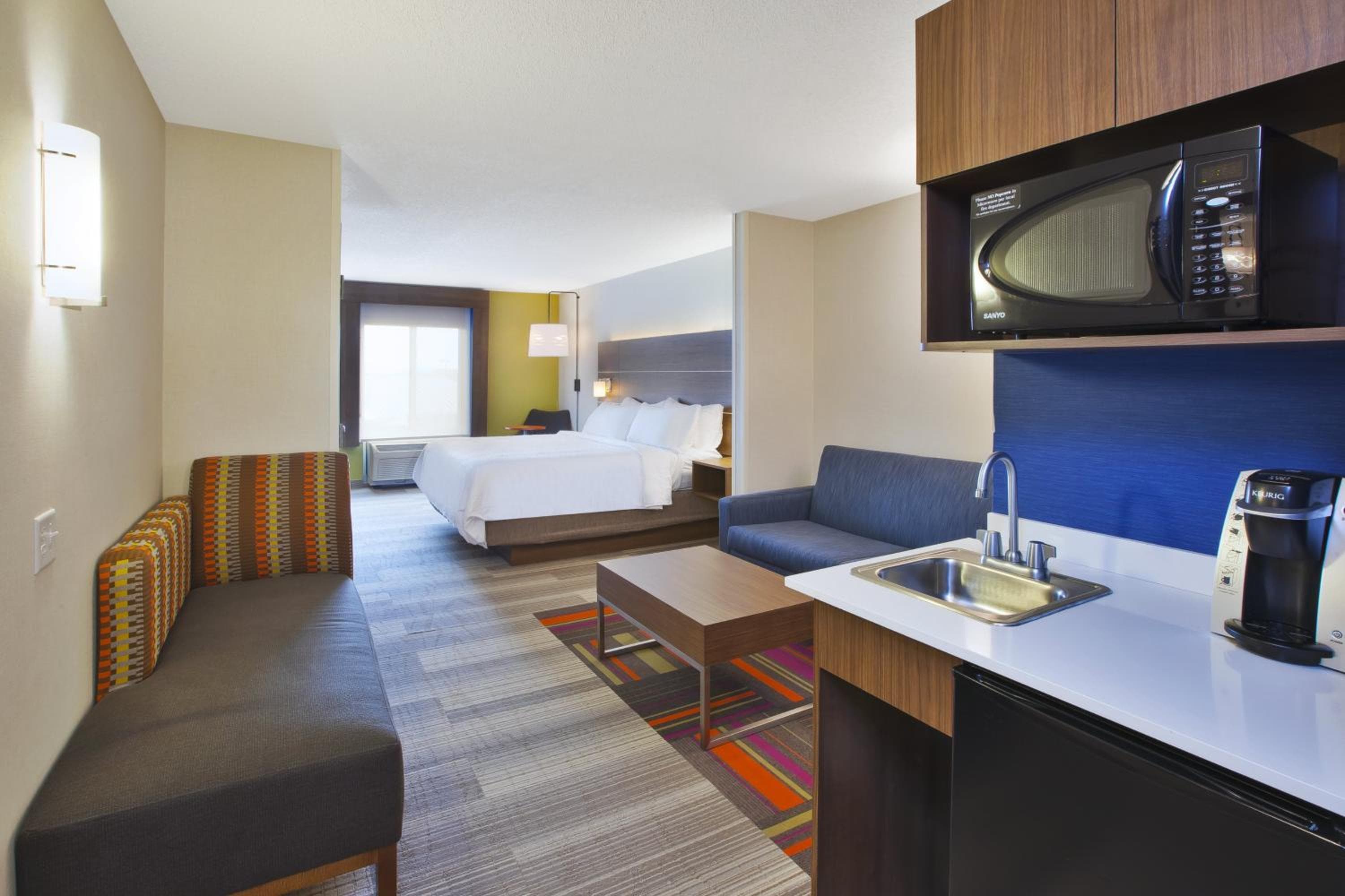Holiday Inn Express Hotel & Suites Auburn Hills by IHG