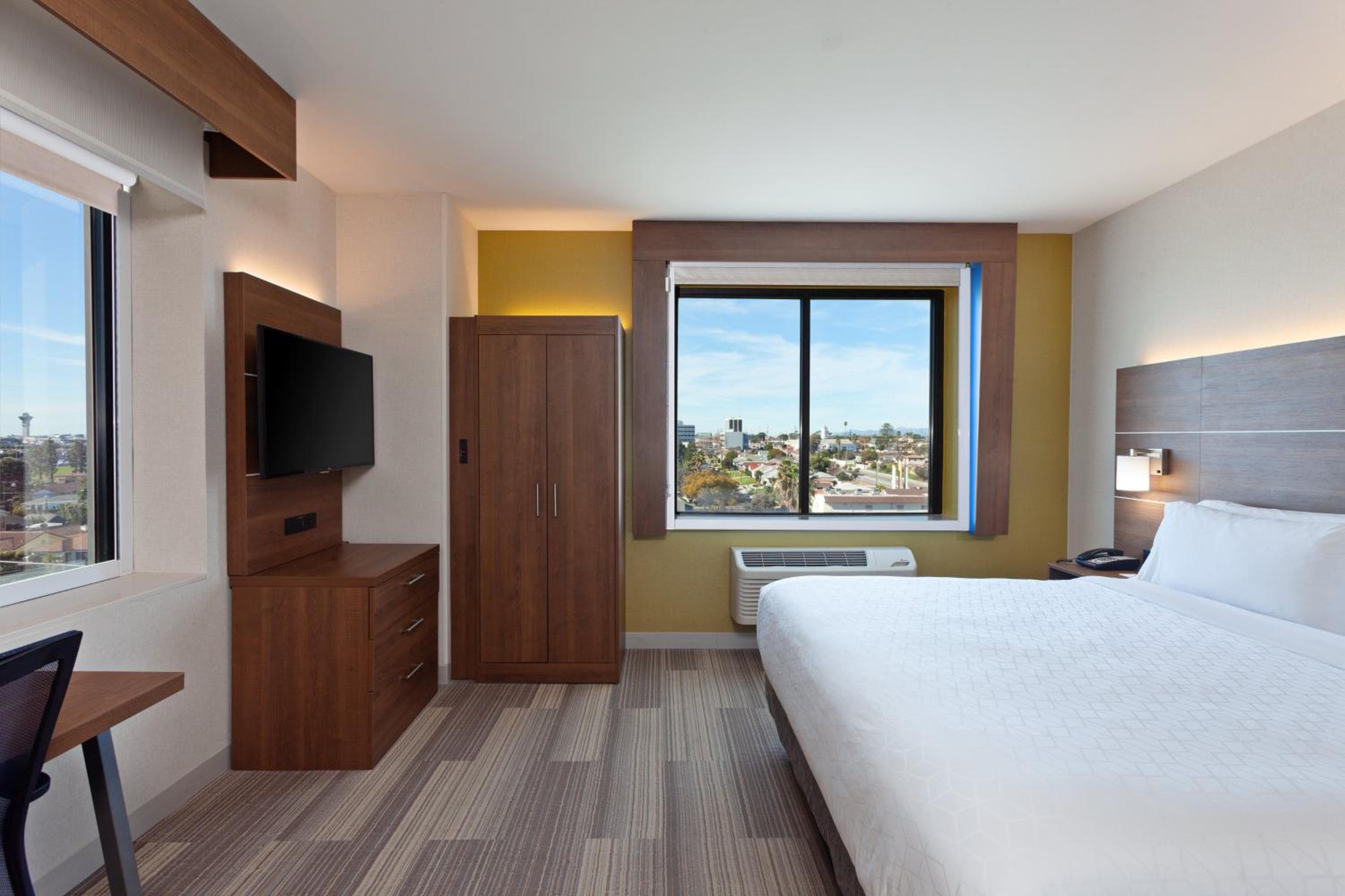 Holiday Inn Express Los Angeles LAX Airport by IHG