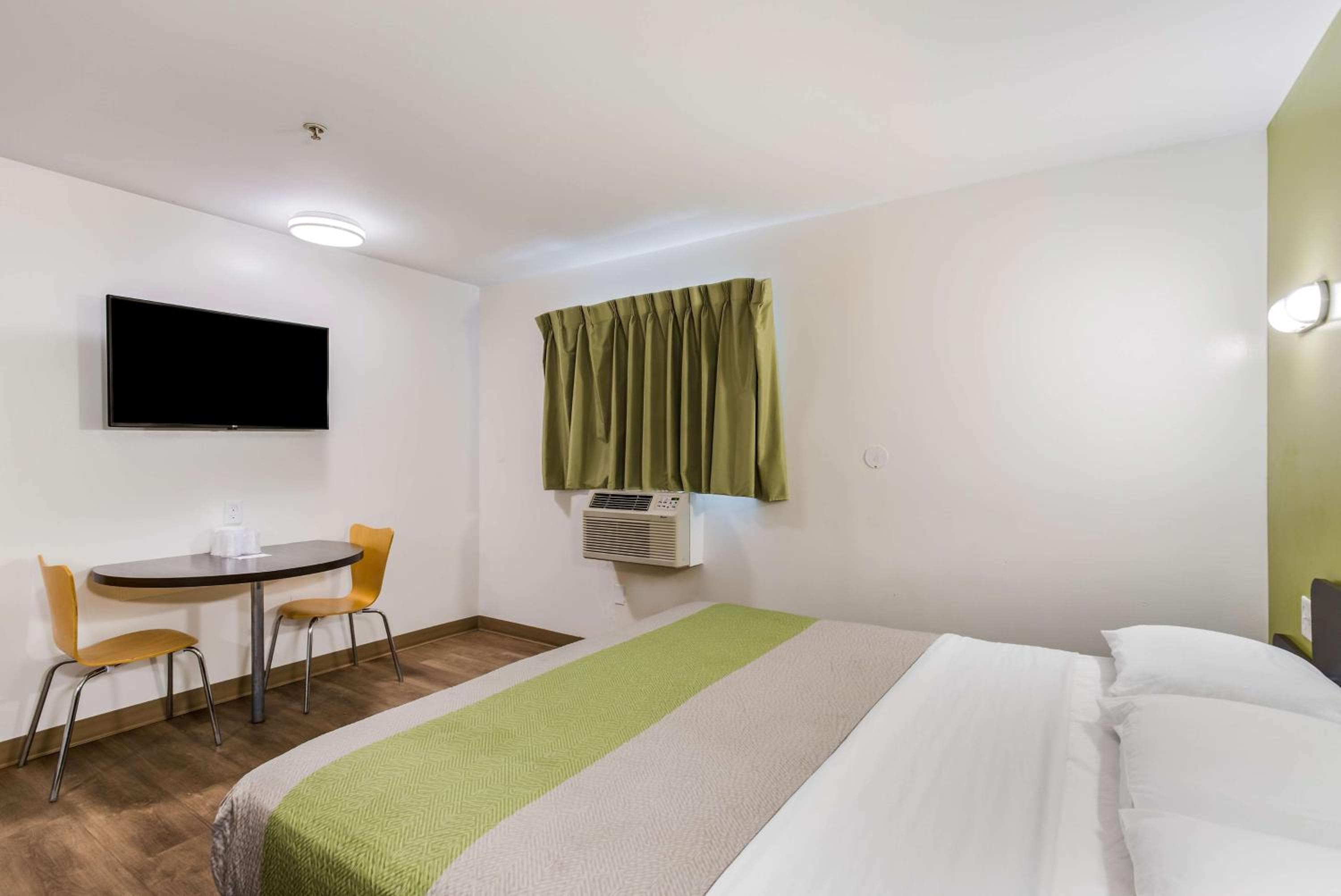 Motel 6-Jacksonville, FL - South