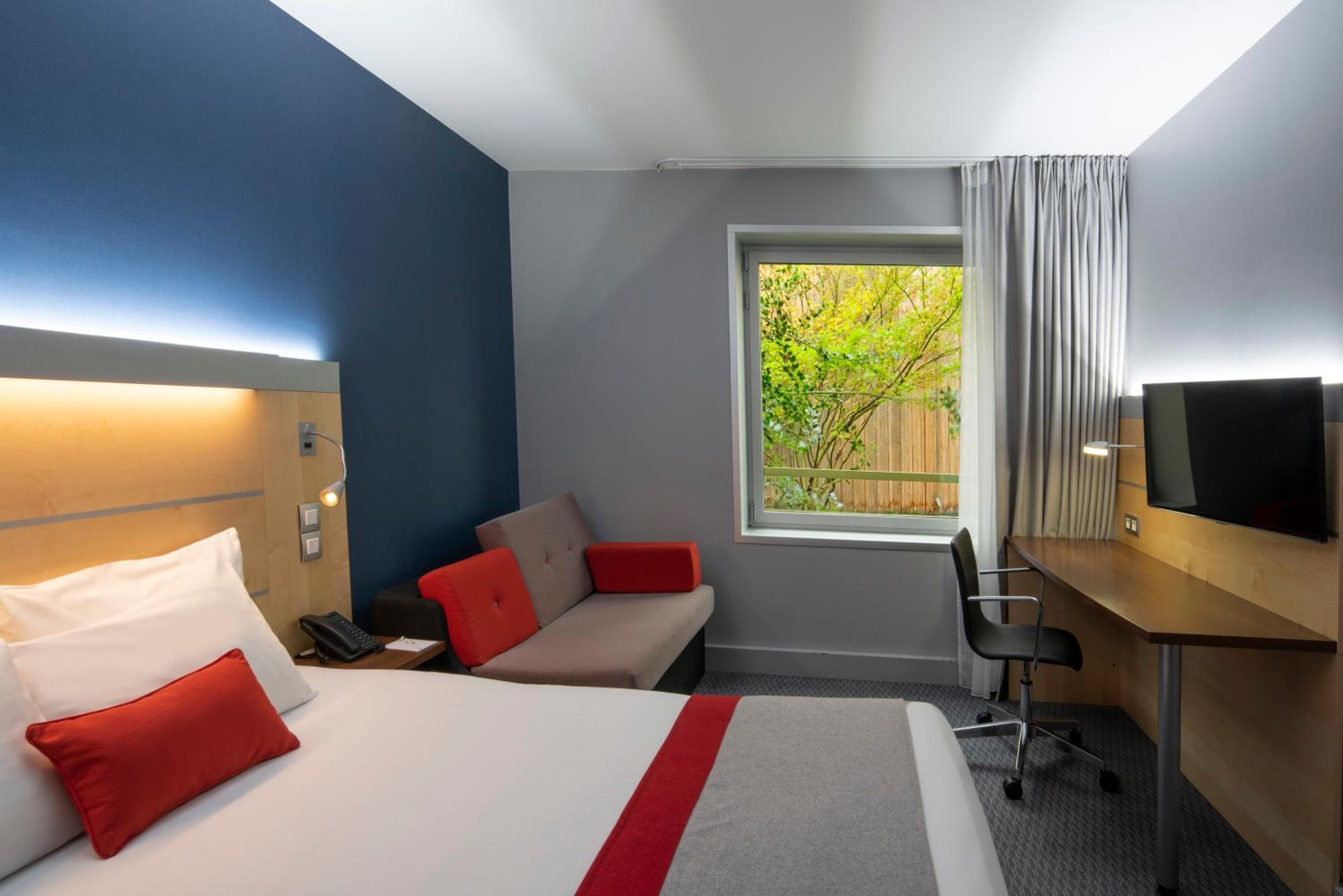 Holiday Inn Express Paris-Canal De La Villette by IHG