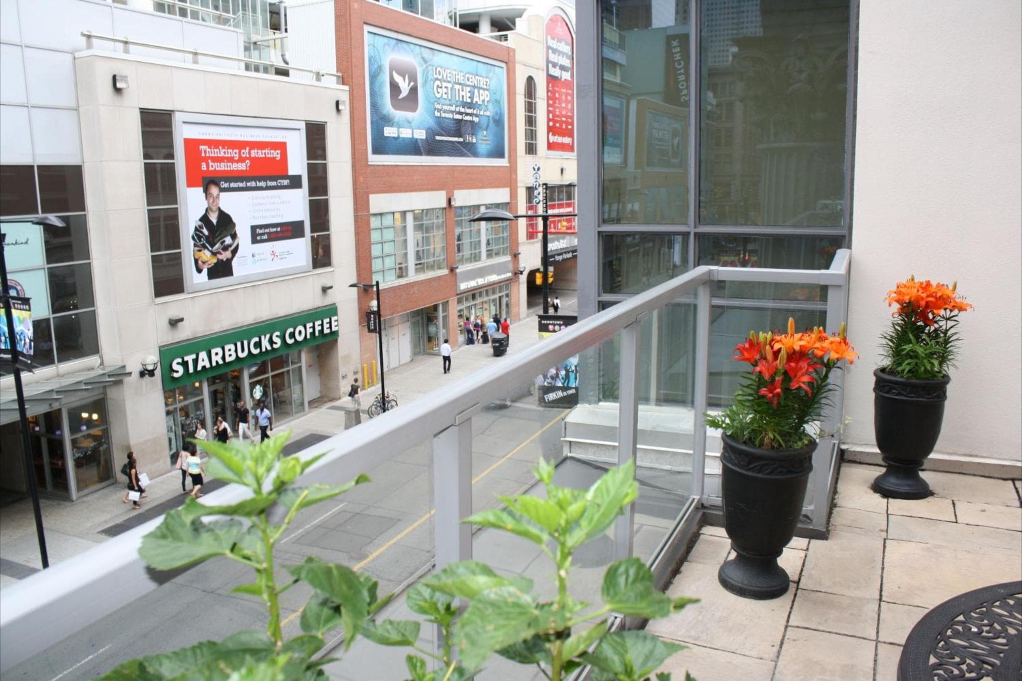 Yonge Suites Apart Hotel