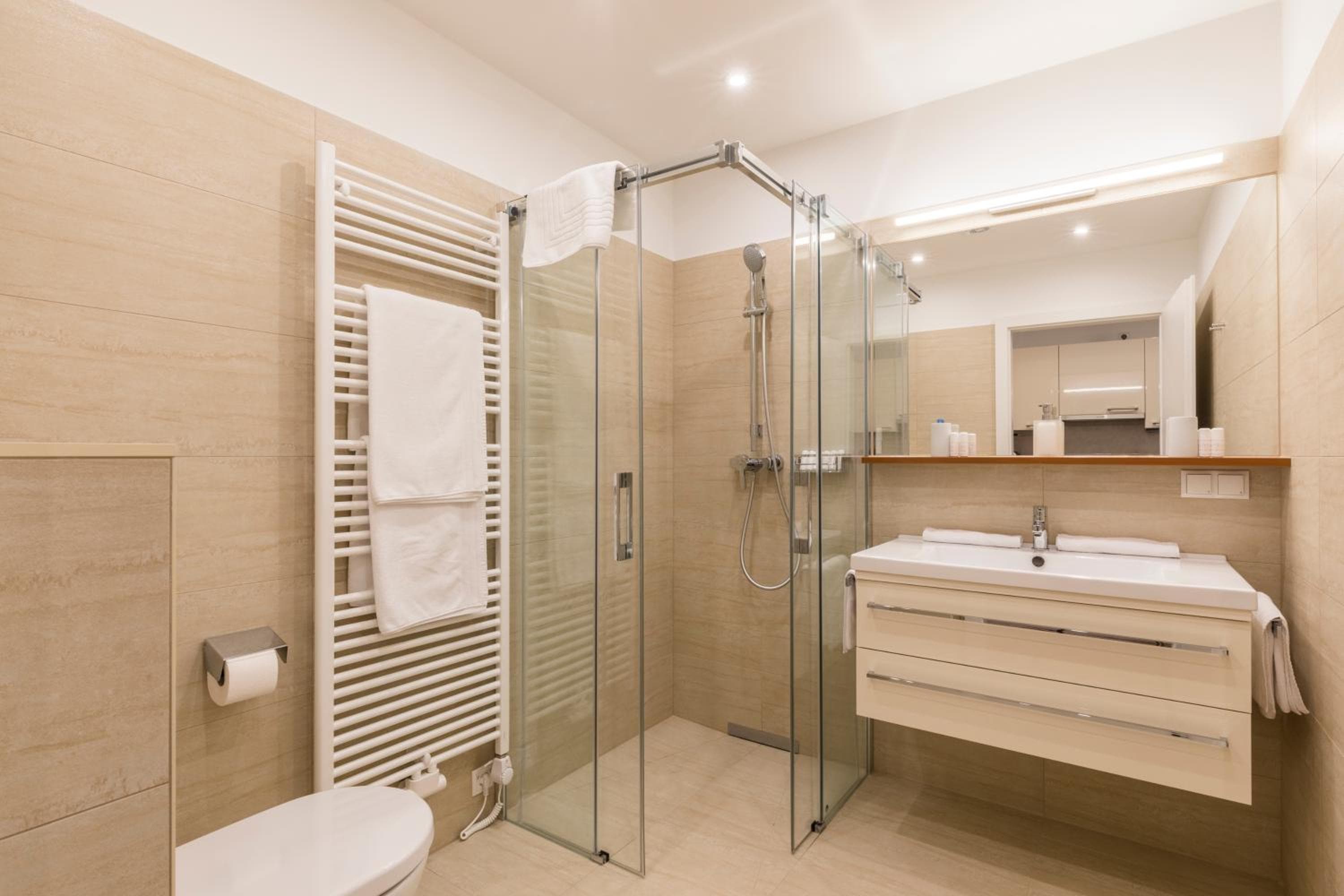 Vienna Grand Apartments City