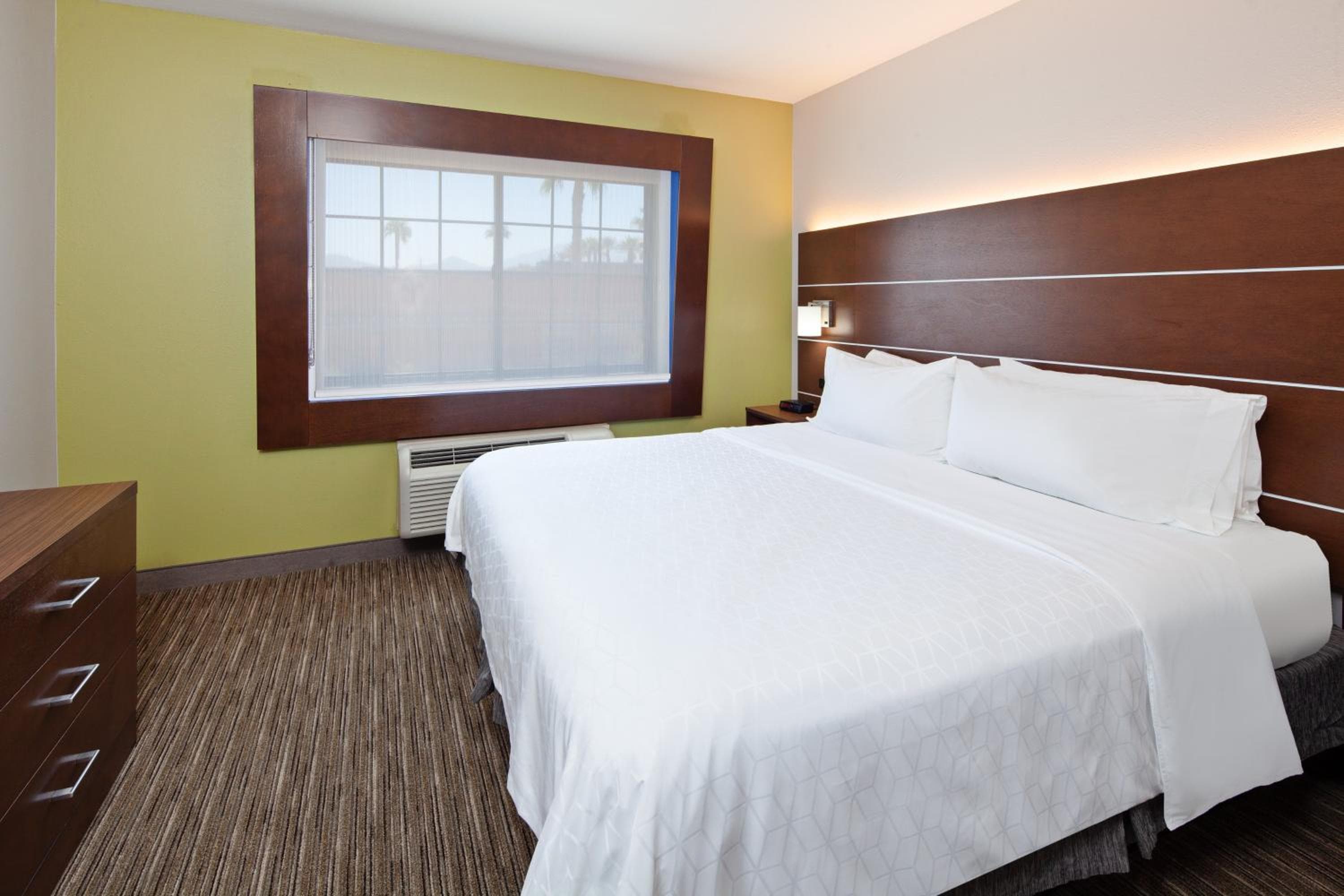 Holiday Inn Express & Suites Rancho Mirage - Palm Spgs Area by IHG