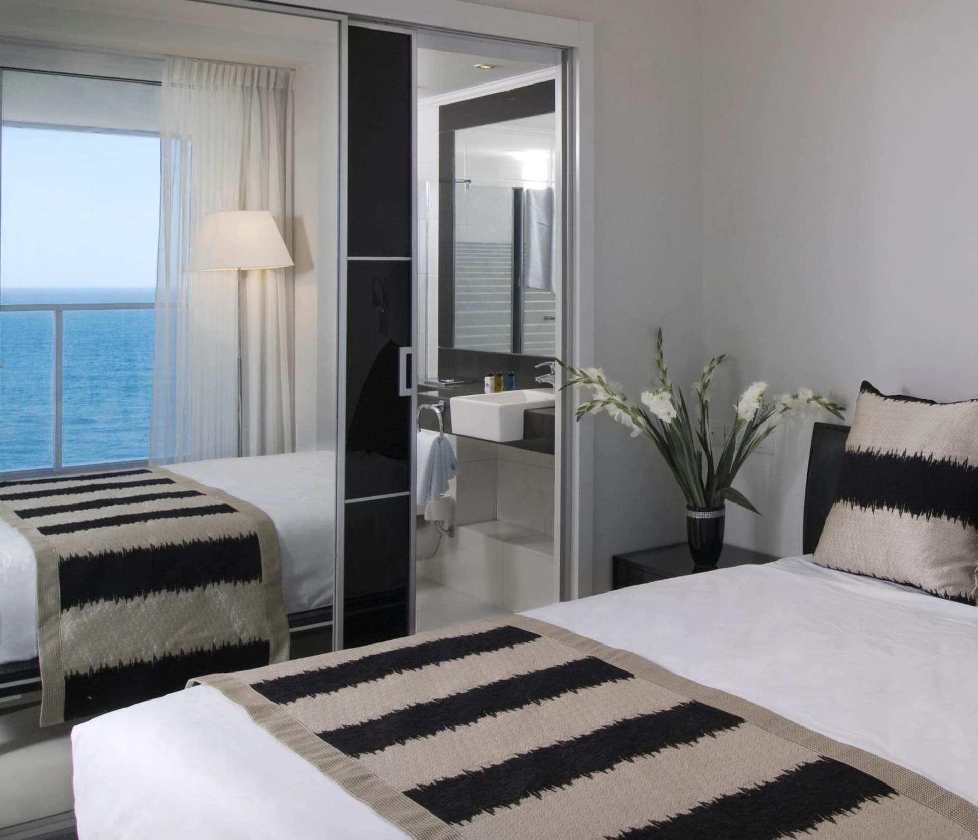 Island Luxurious Suites Hotel and Spa