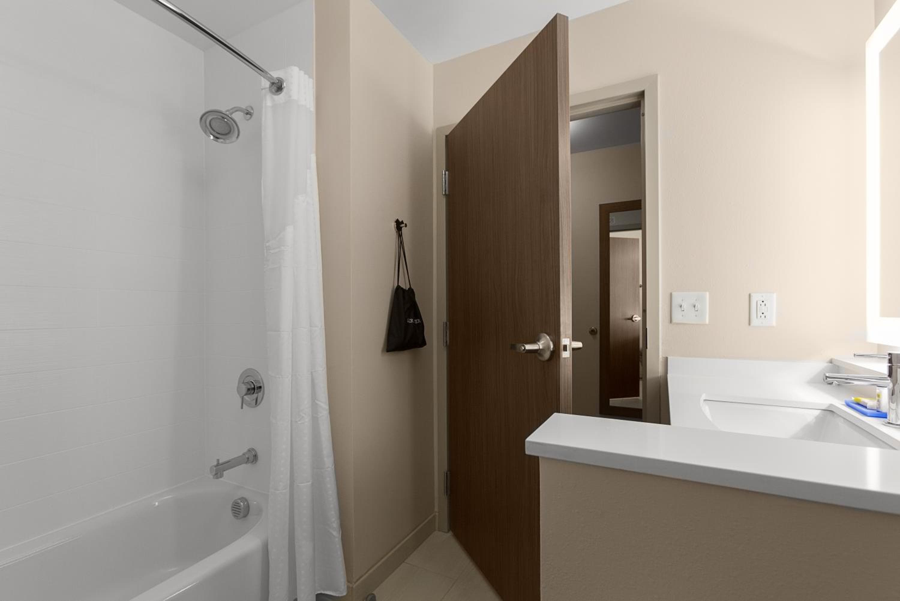 Holiday Inn Express & Suites - Fayetteville South by IHG