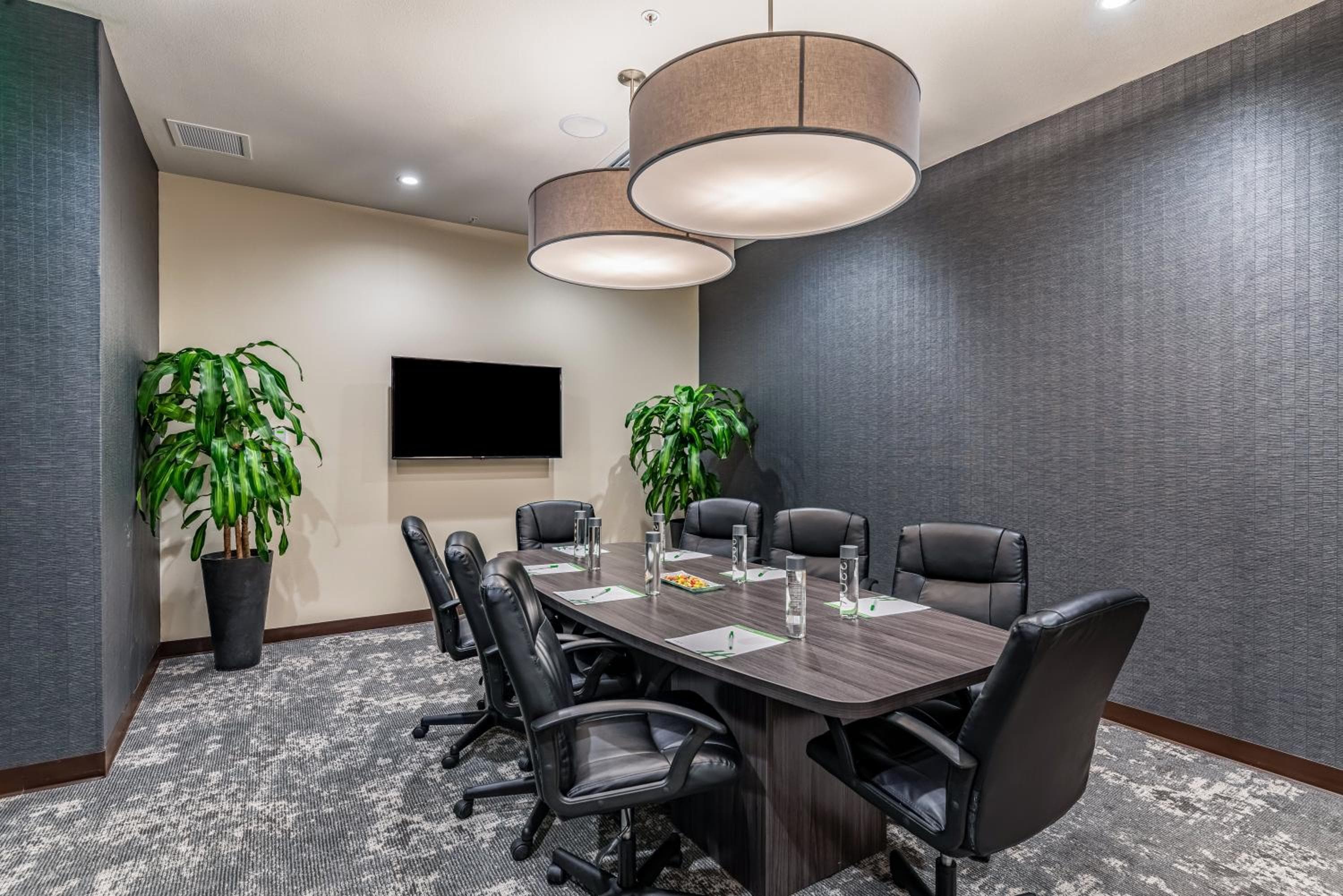 Holiday Inn & Suites Silicon Valley - Milpitas by IHG