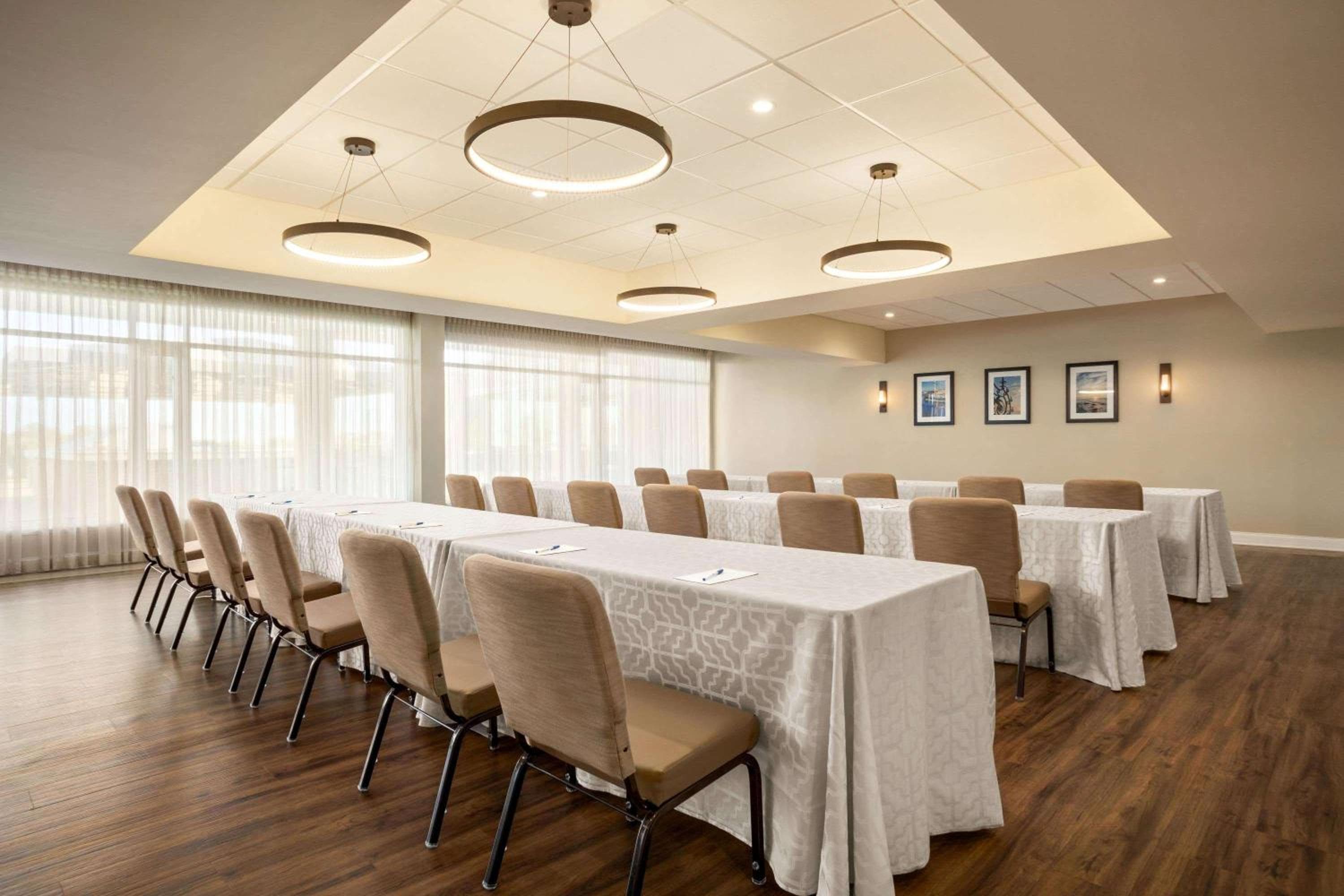 Wyndham Newport Hotel