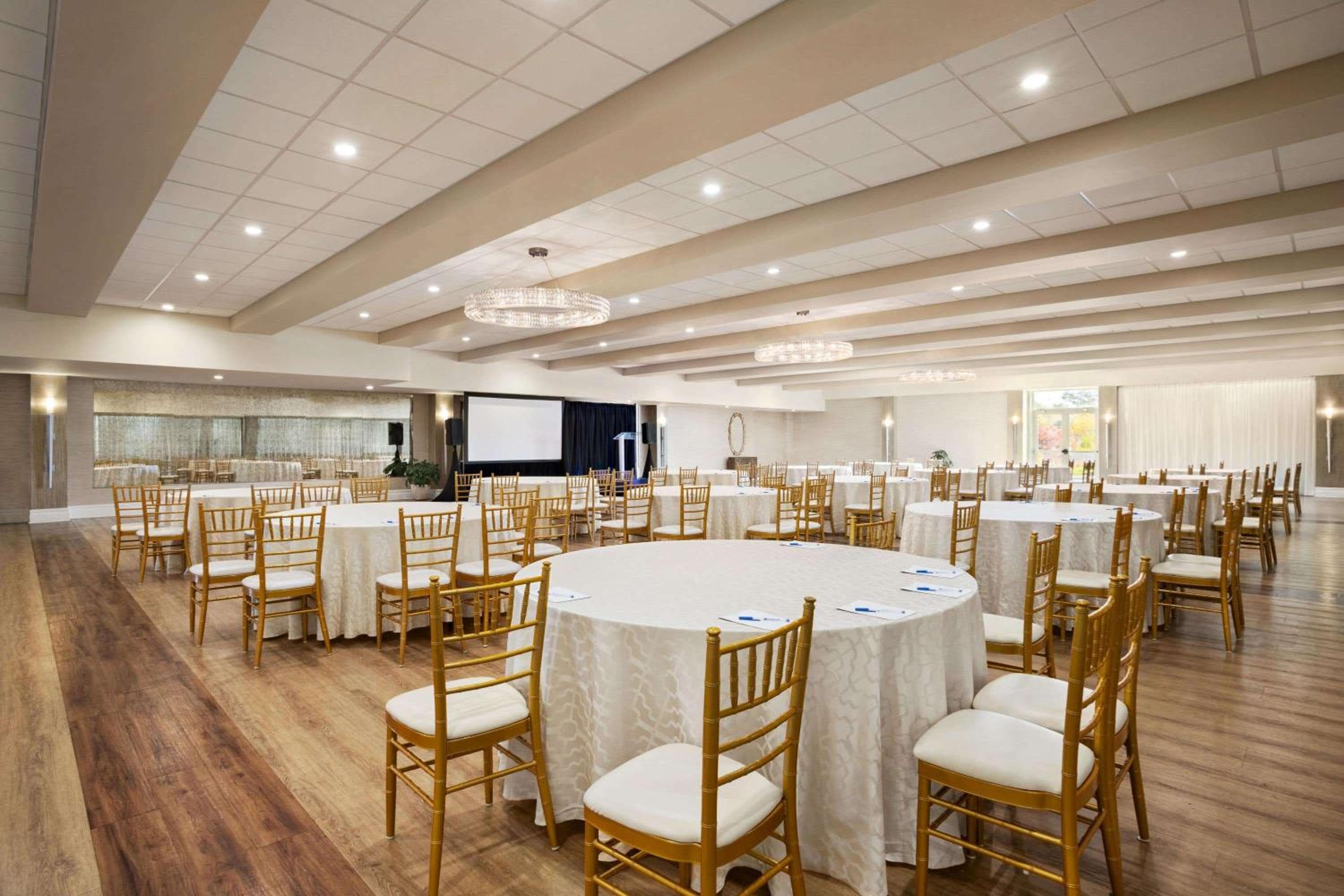 Wyndham Newport Hotel