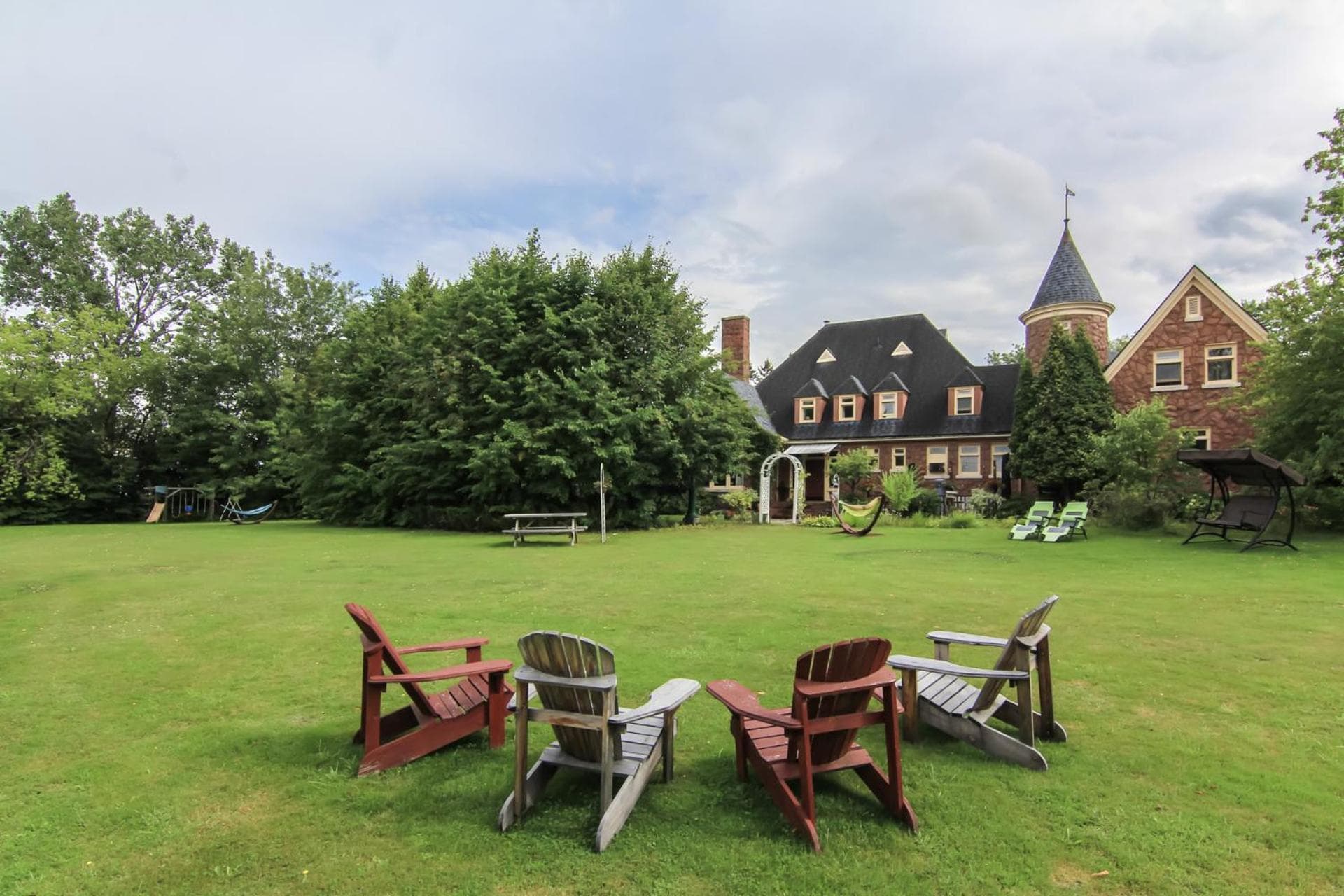 Chateau Murdock Gite