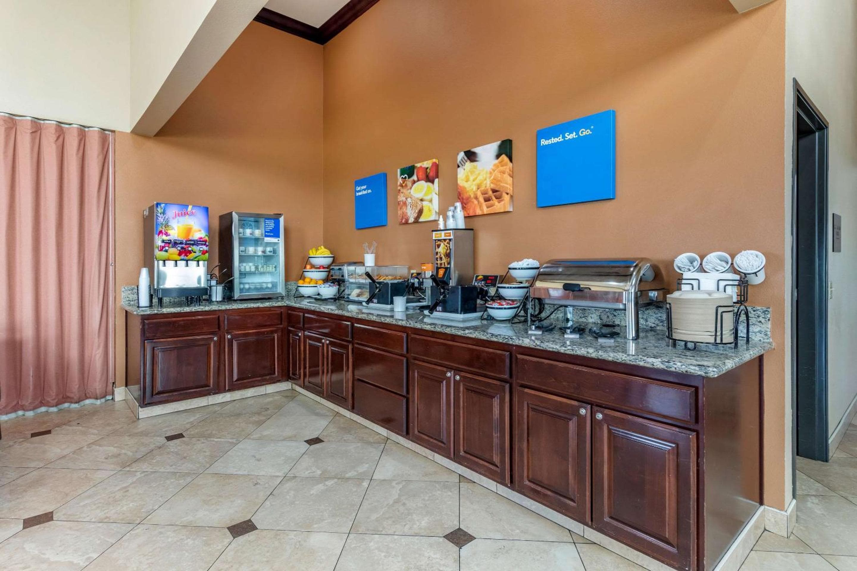 Comfort Inn & Suites San Bernardino