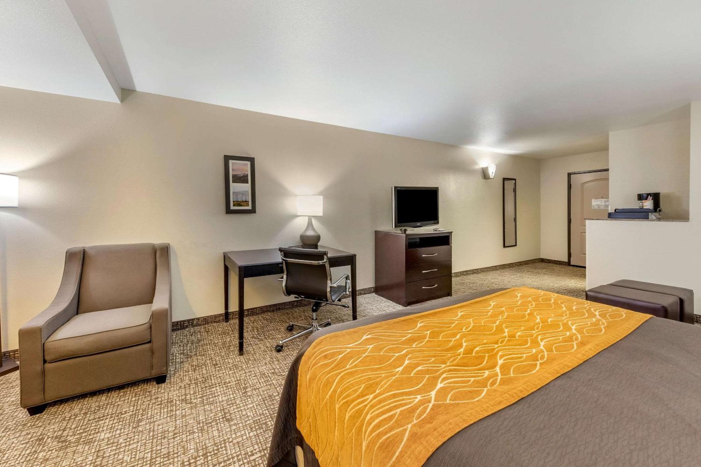 Comfort Inn & Suites San Bernardino
