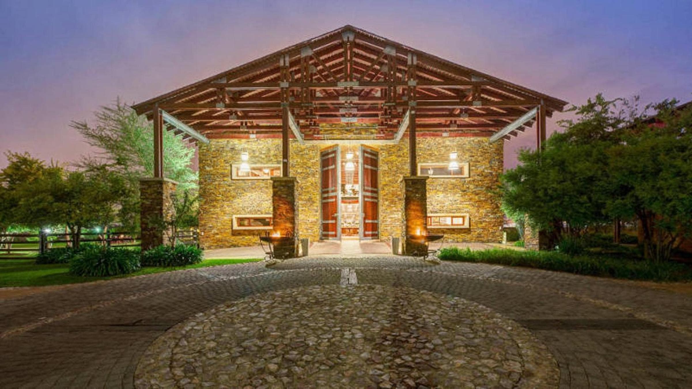 Riboville Boutique Hotel And Restaurant