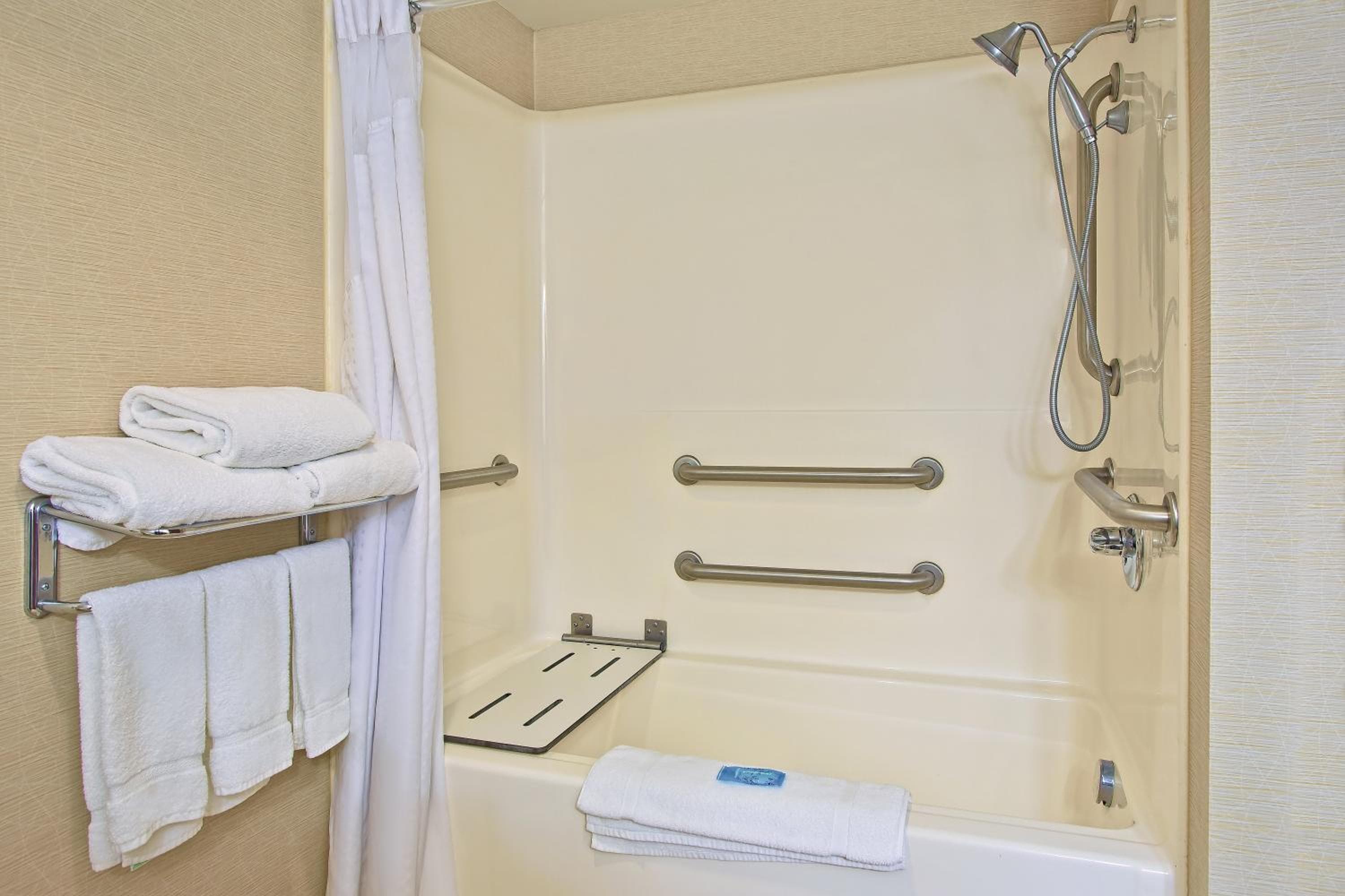 Holiday Inn Express and Suites Pittsburgh West Mifflin by IHG