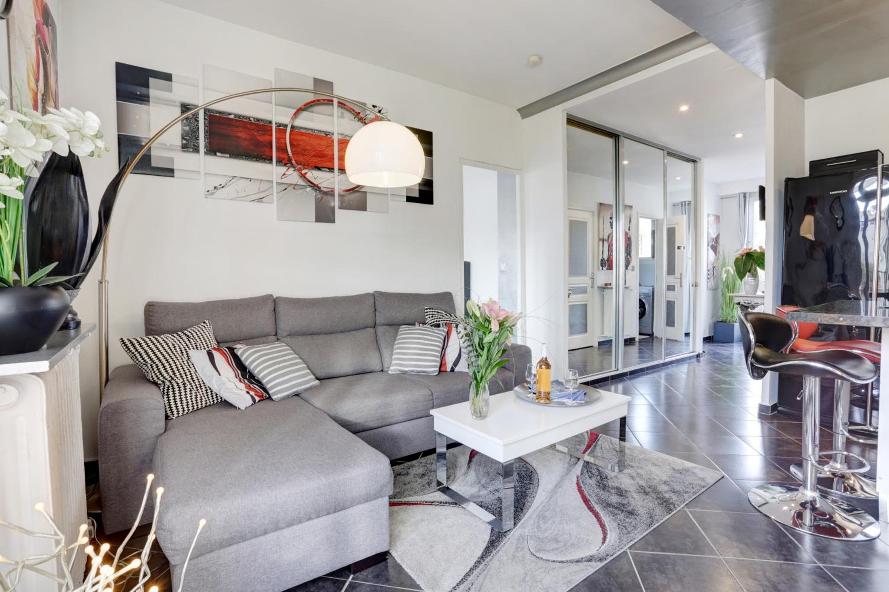 LE MANTEGA - F2 MODERNE,CENTRE VILLE, 2 GRANDES TERRASSES,CLIMATISATION, ASCENSEUR