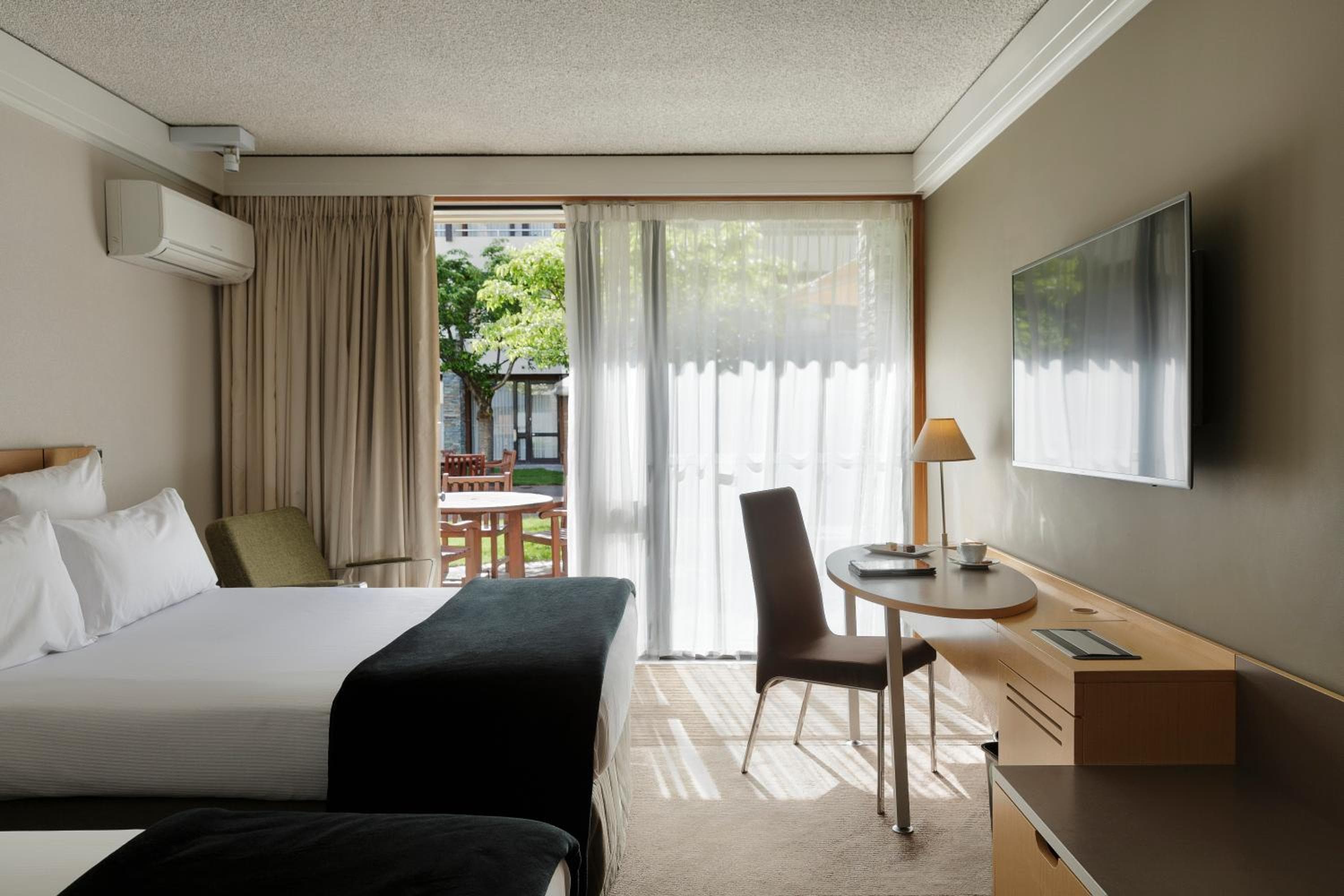 Novotel Queenstown Lakeside