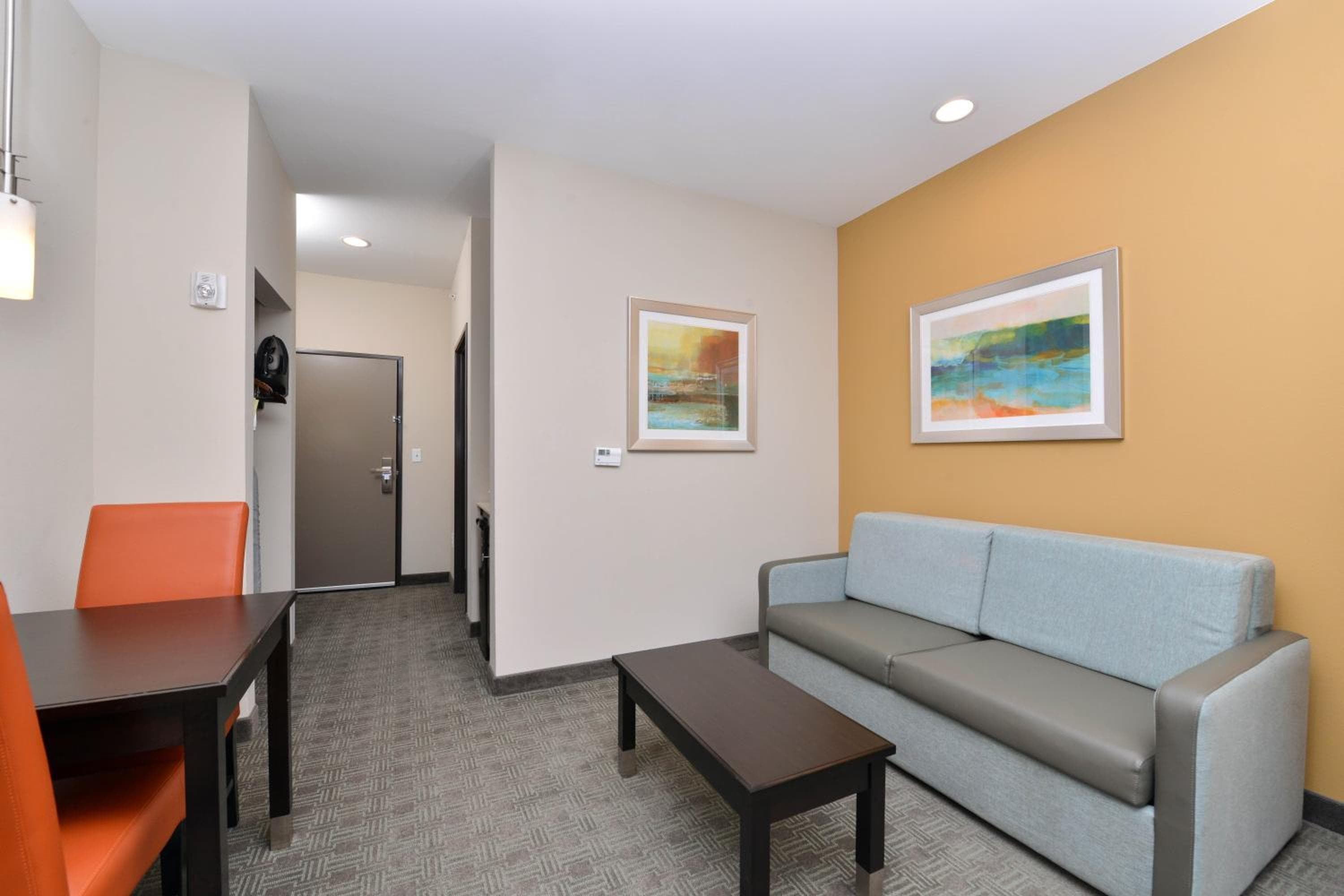 Holiday Inn Express & Suites Austin South by IHG