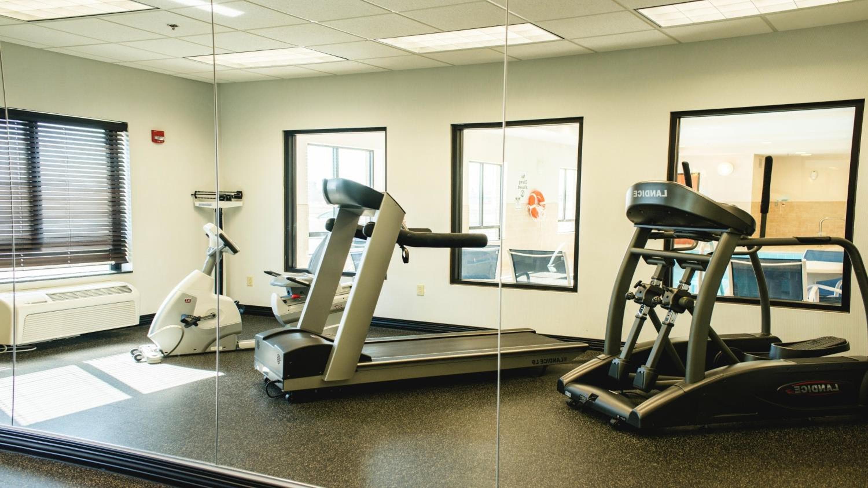 Holiday Inn Express & Suites Morton Peoria Area by IHG