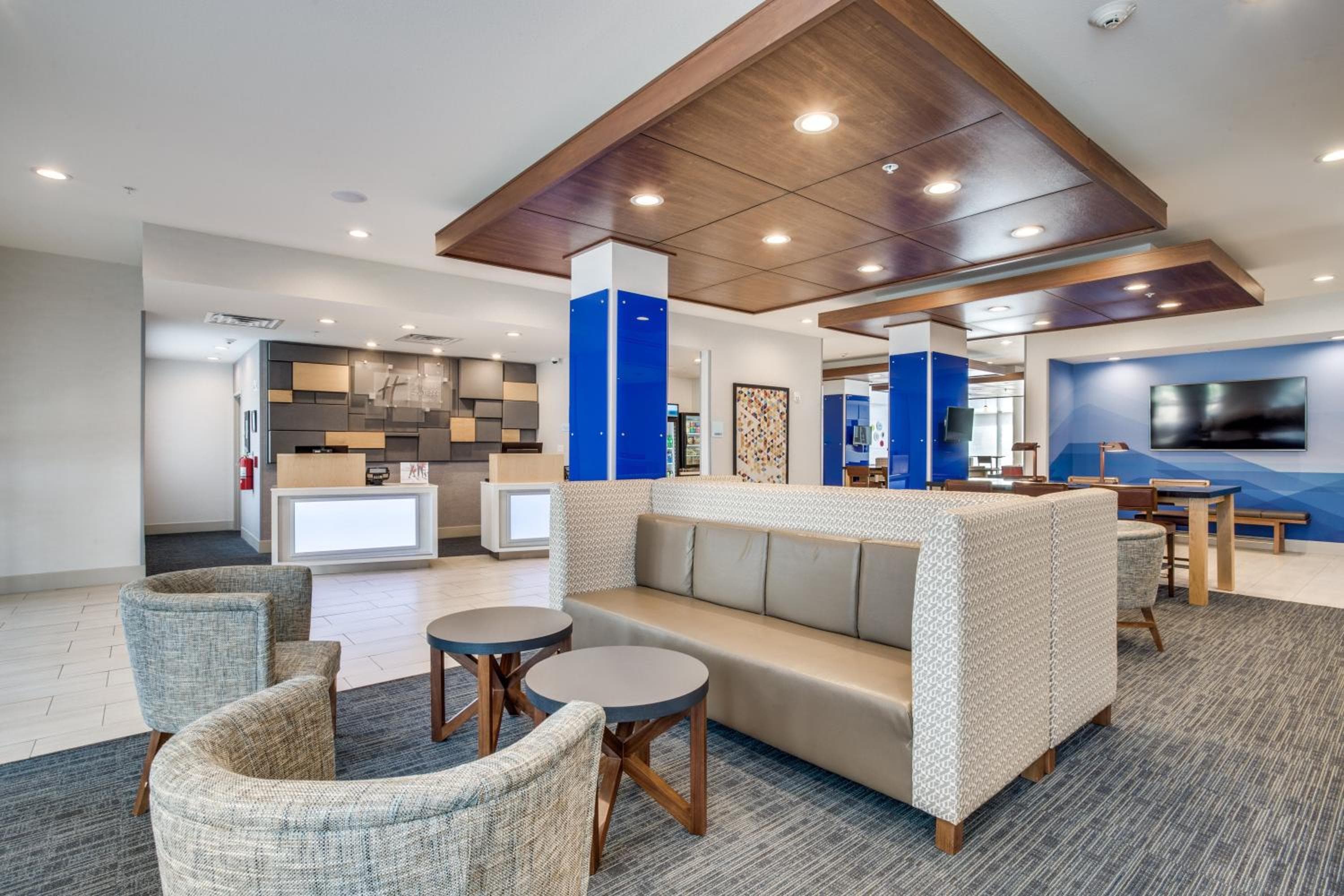 Holiday Inn Express & Suites - Denton South by IHG
