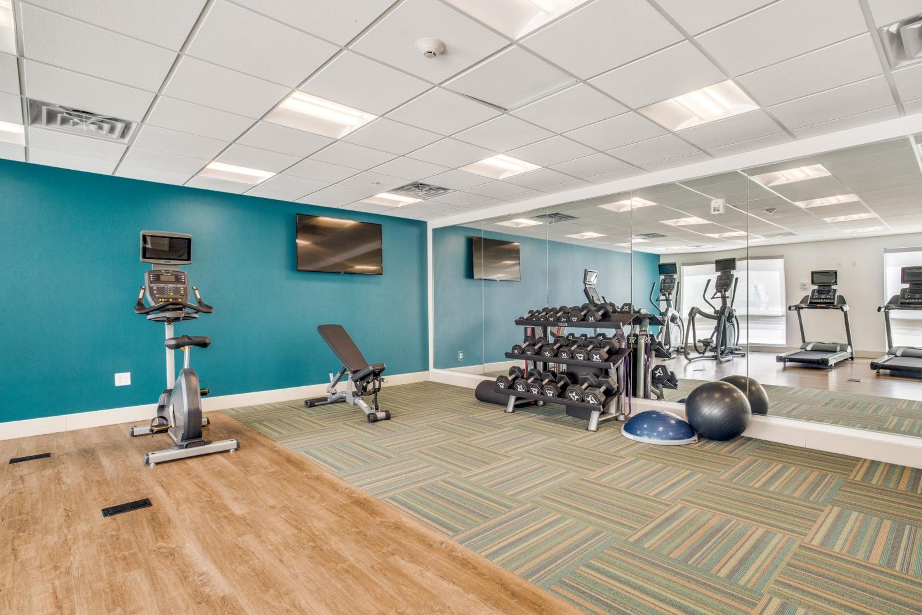 Holiday Inn Express & Suites - Denton South by IHG