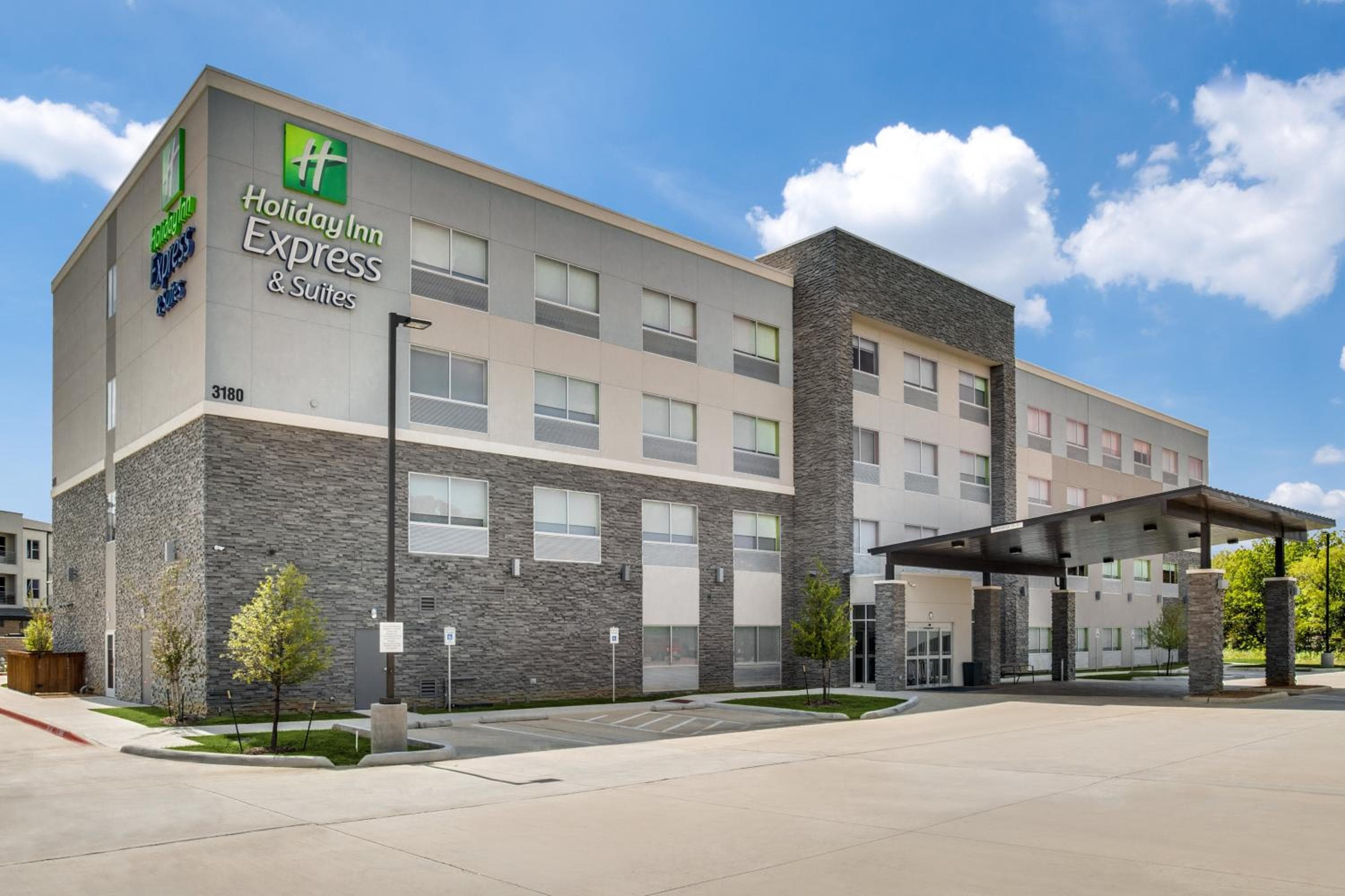 Holiday Inn Express & Suites - Denton South by IHG