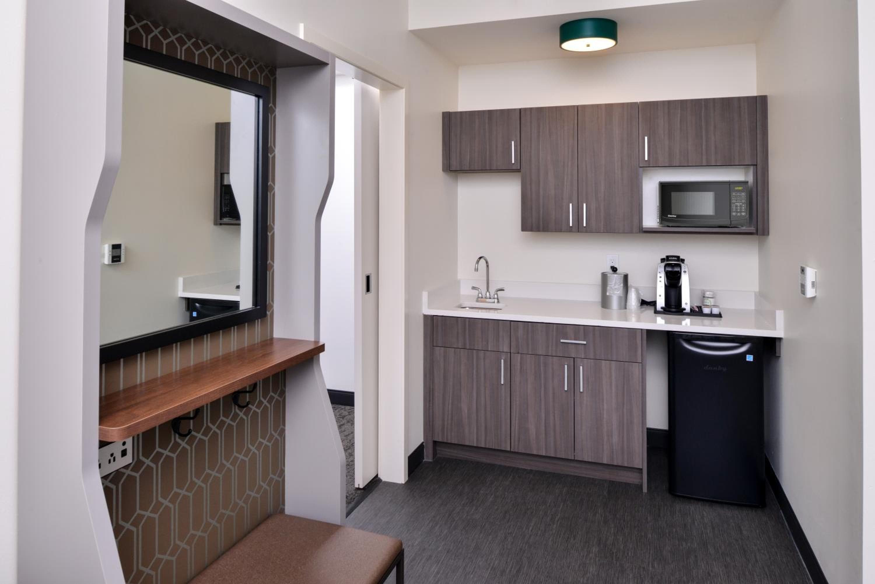 Holiday Inn & Suites Farmington Hills - Detroit NW by IHG