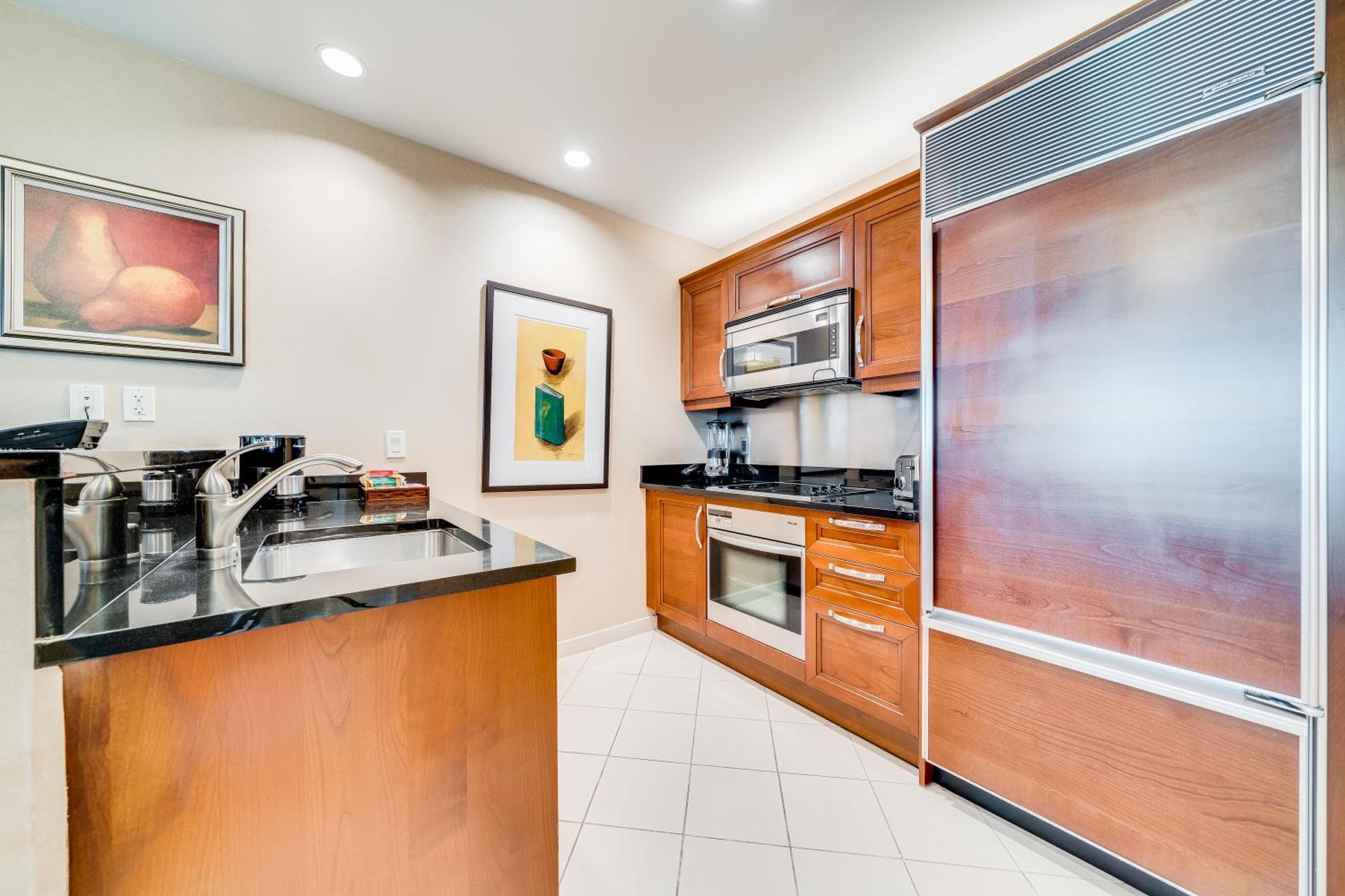 Jet Luxury at The Signature Condo Hotel