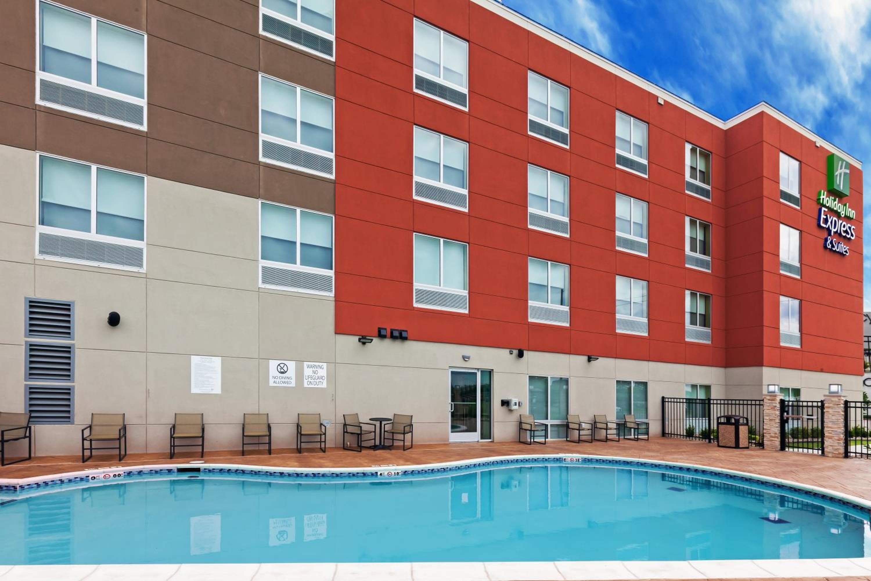 Holiday Inn Express & Suites Tulsa South - Woodland Hills by IHG