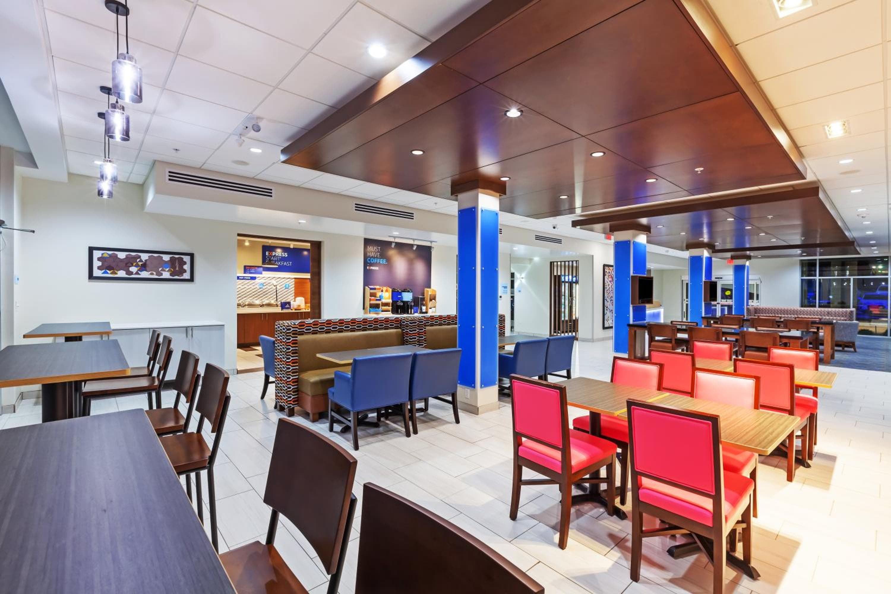 Holiday Inn Express & Suites Tulsa South - Woodland Hills by IHG