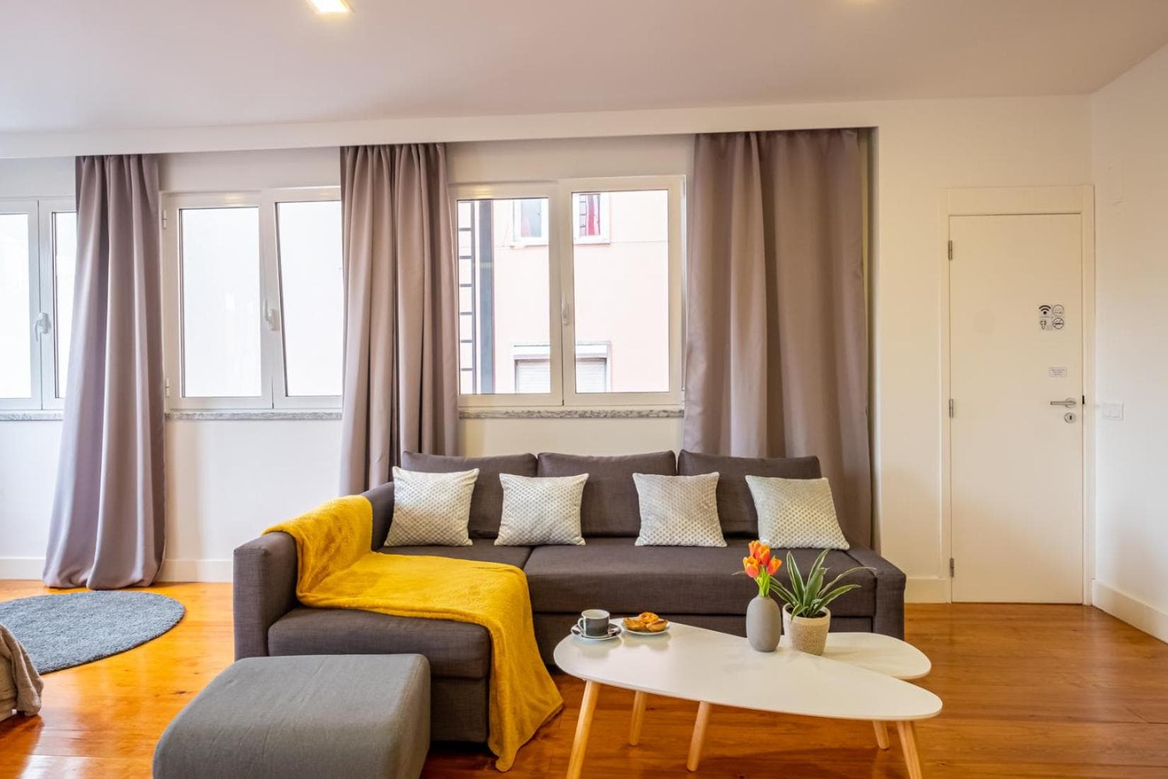 Hola Lisbon Suites