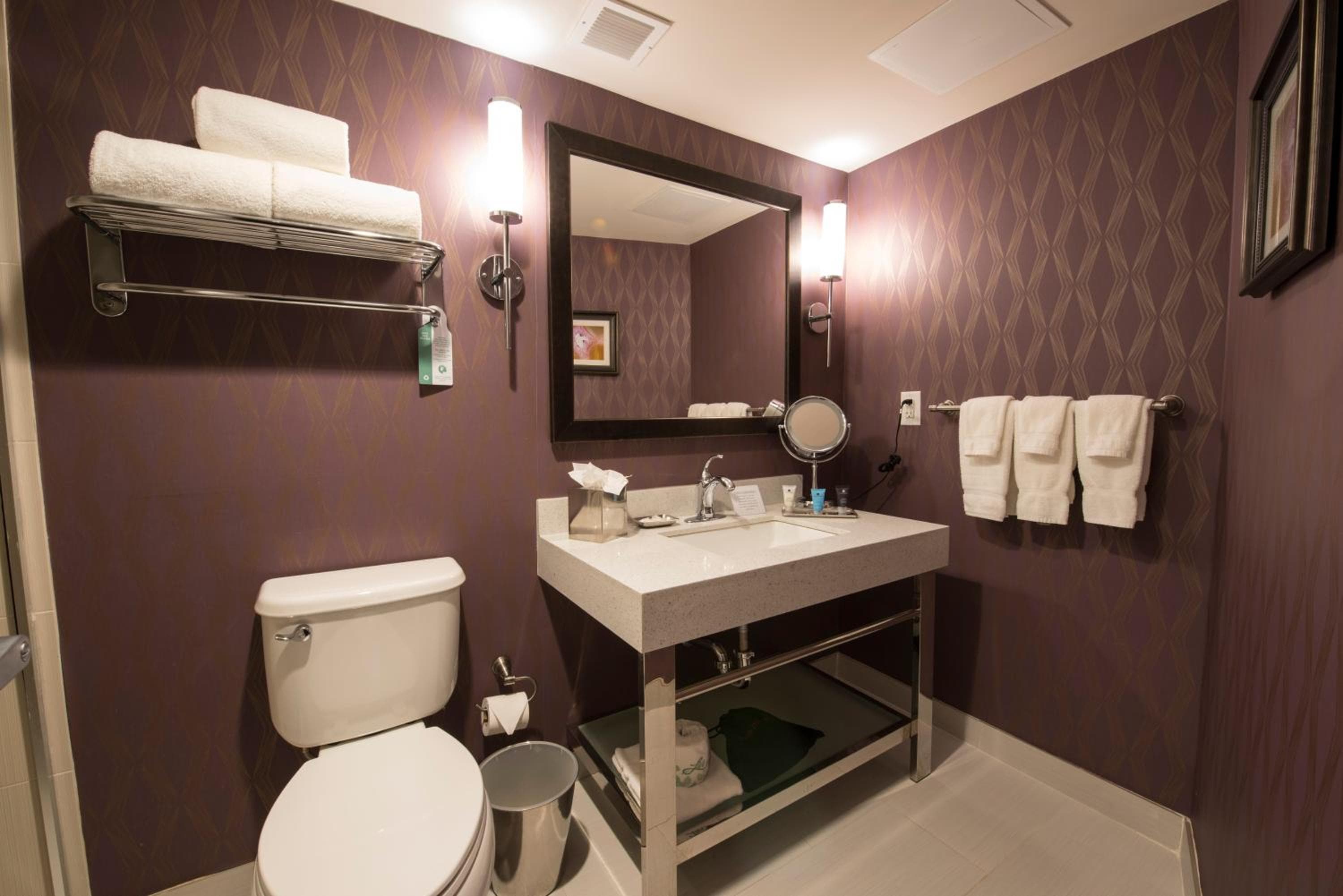 Crowne Plaza Saddle Brook by IHG