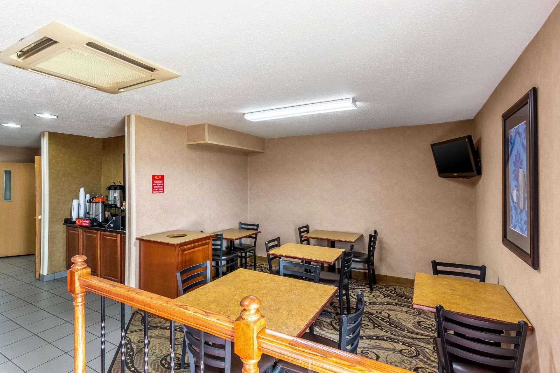Econo Lodge Inn & Suites Evansville East