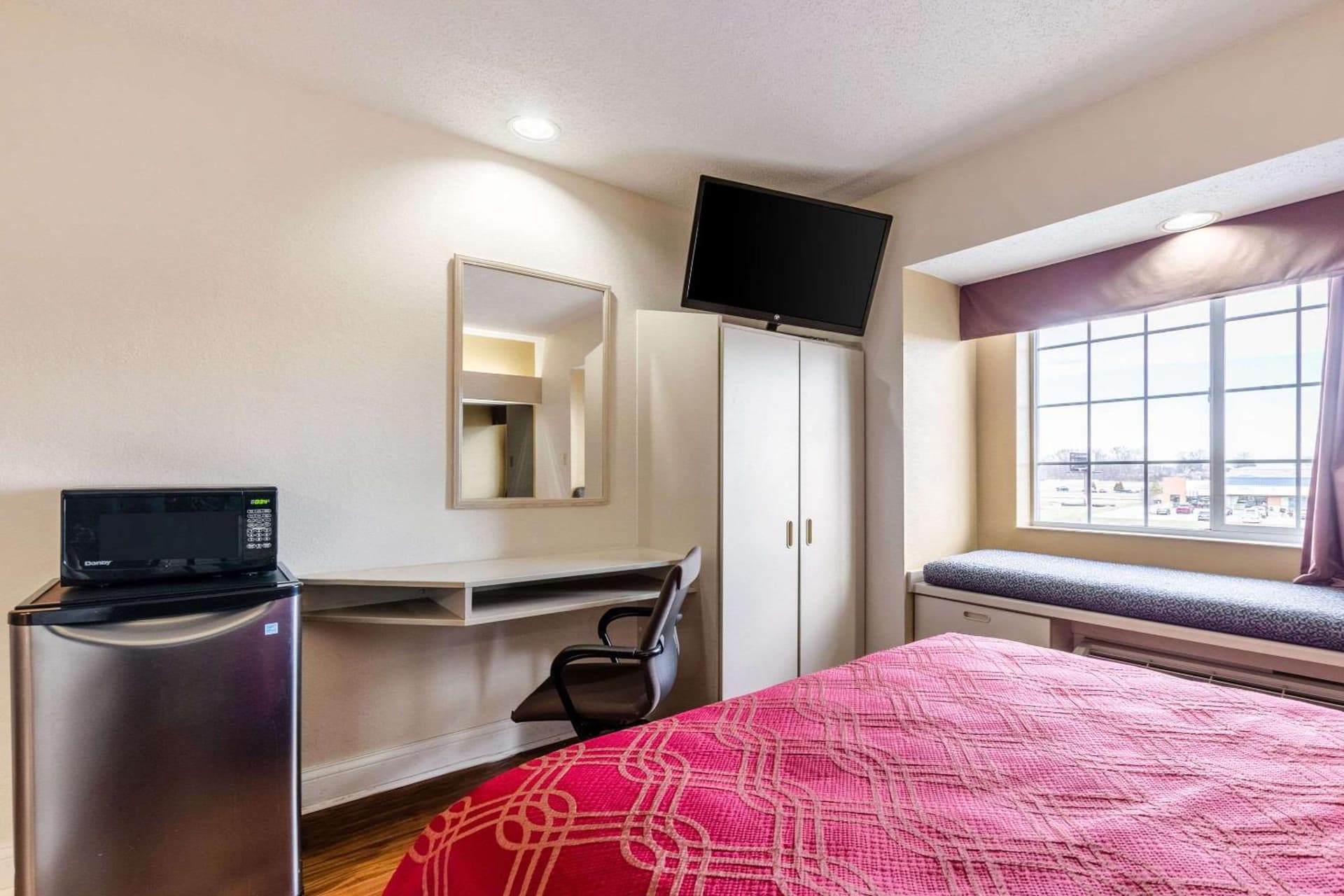 Econo Lodge Inn & Suites Evansville East