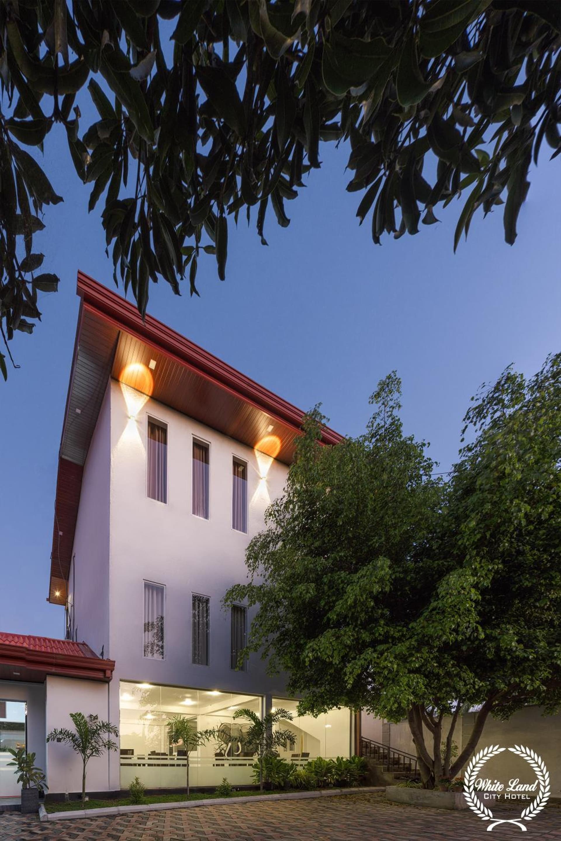White Land City Hotel
