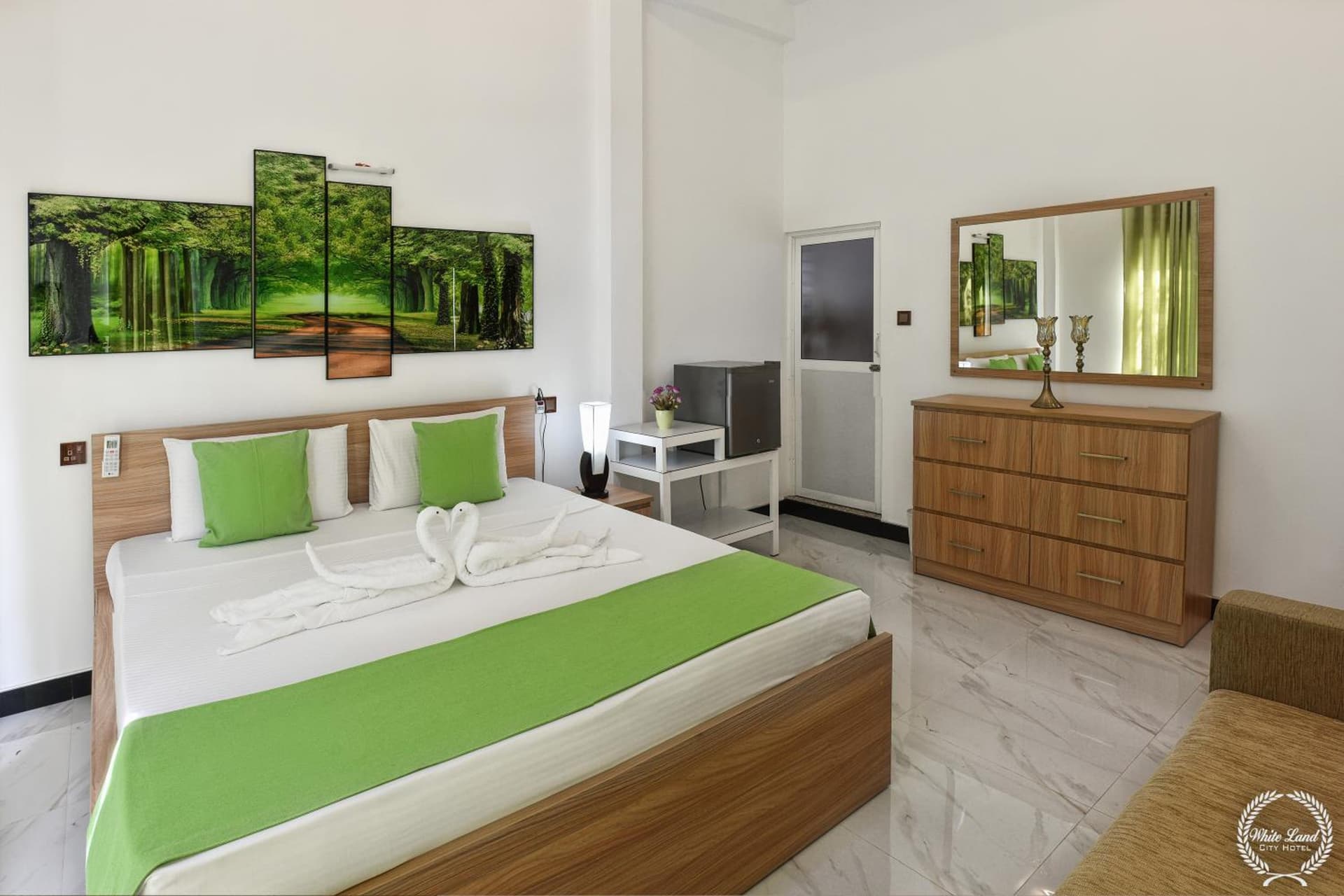 White Land City Hotel