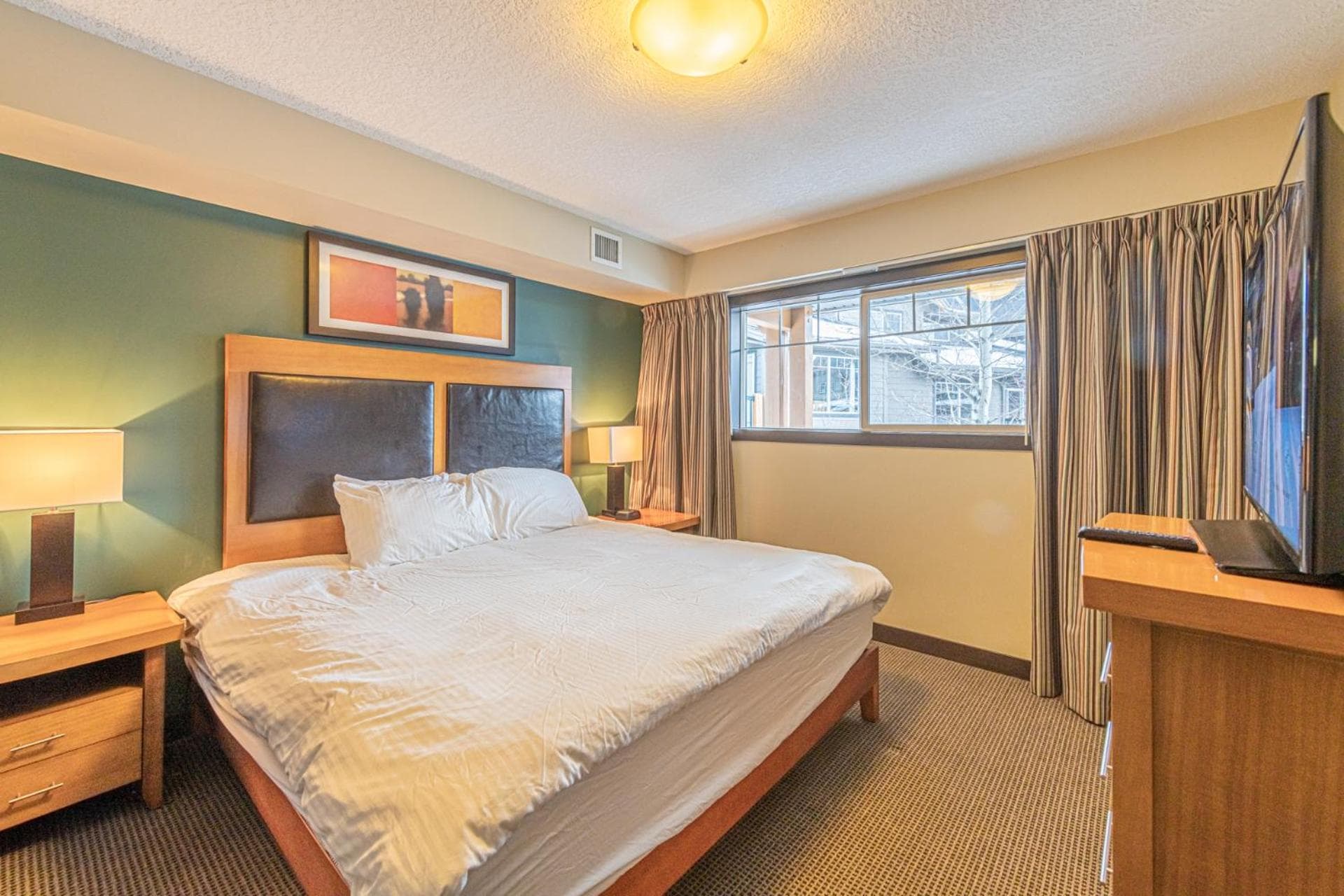 Mountain View Escape - Copperstone 2BR & Hot Tub