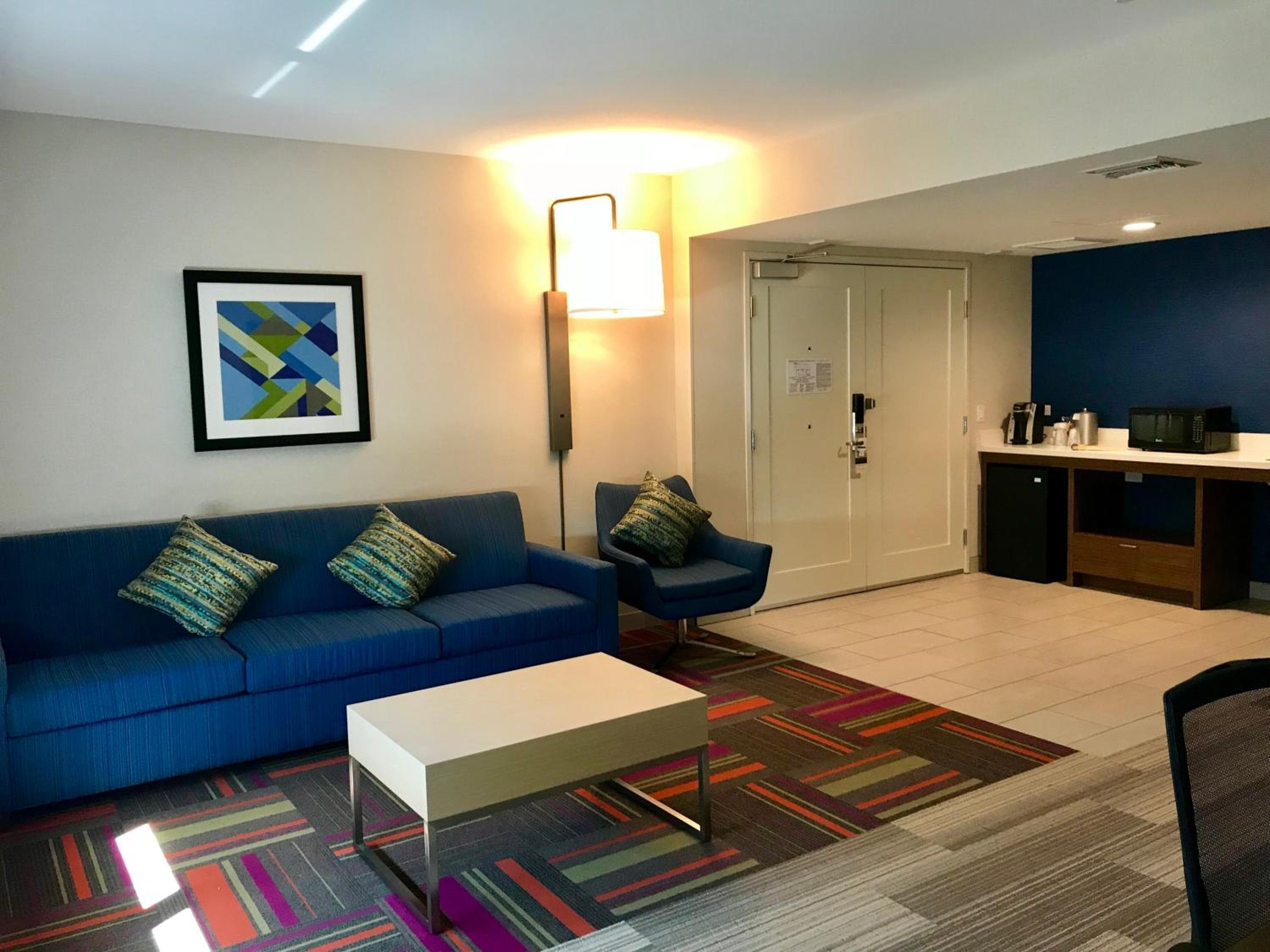 Holiday Inn Express & Suites Pasadena - Los Angeles by IHG