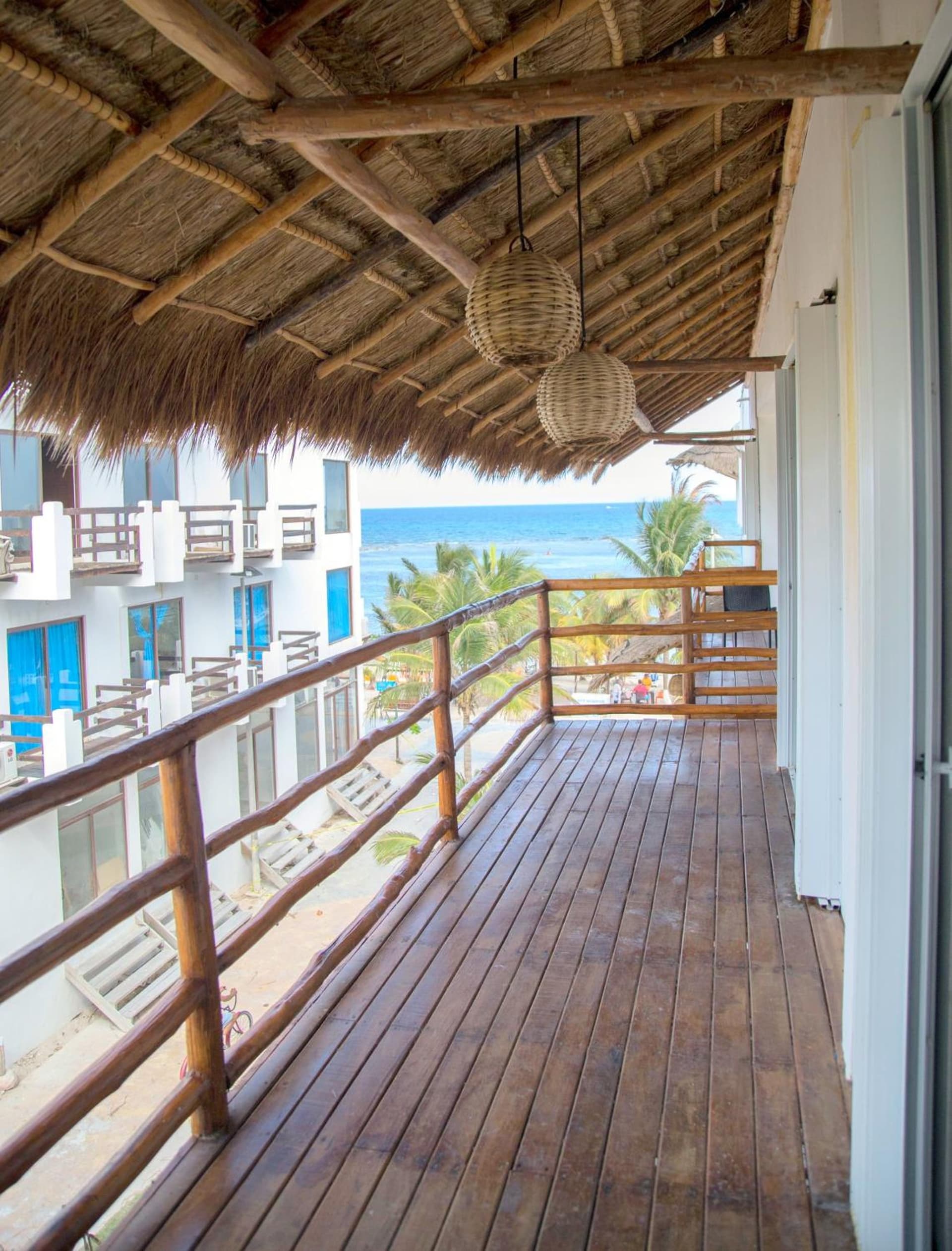 El Fuerte Beach Apartments