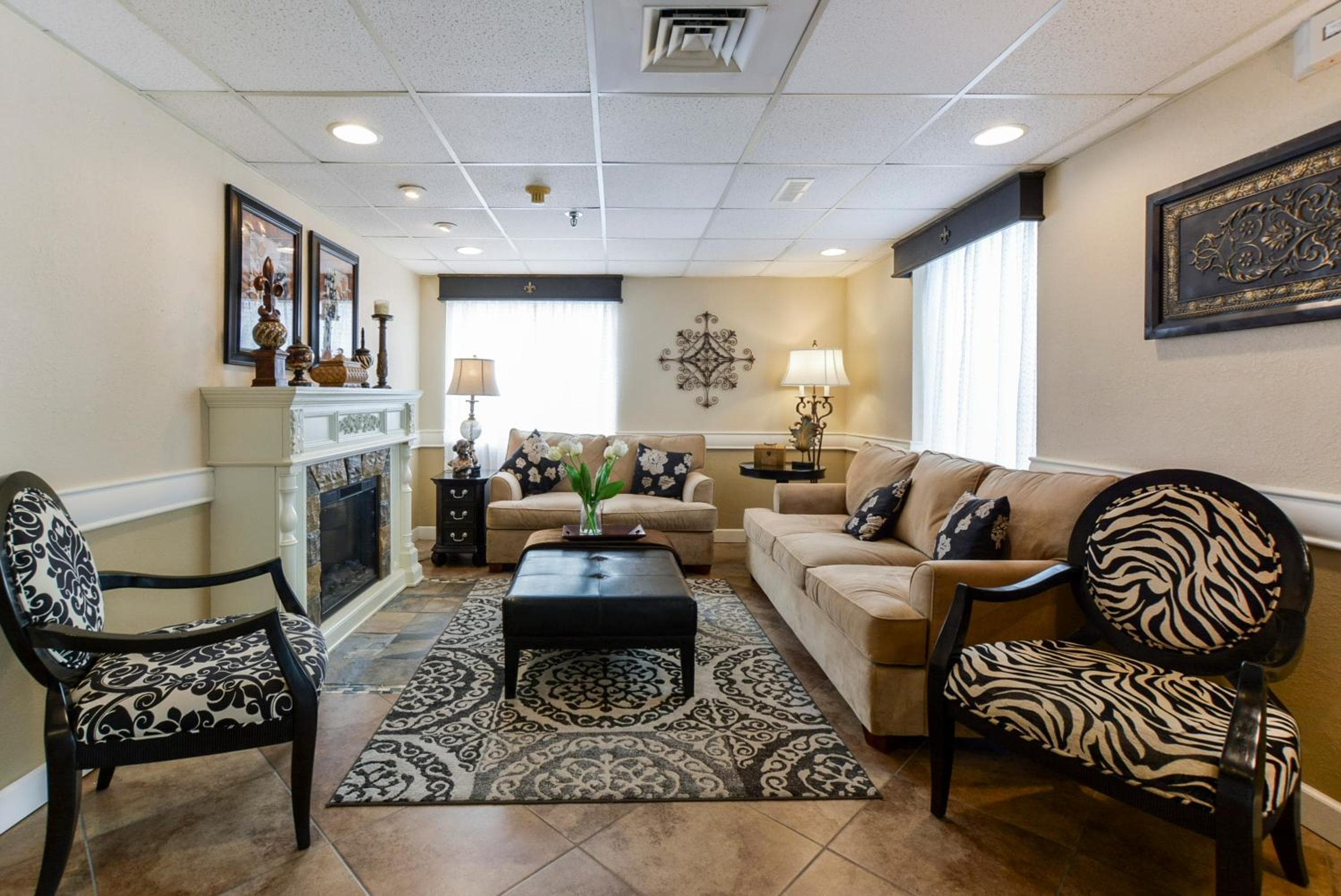 Grand View Inn & Suites