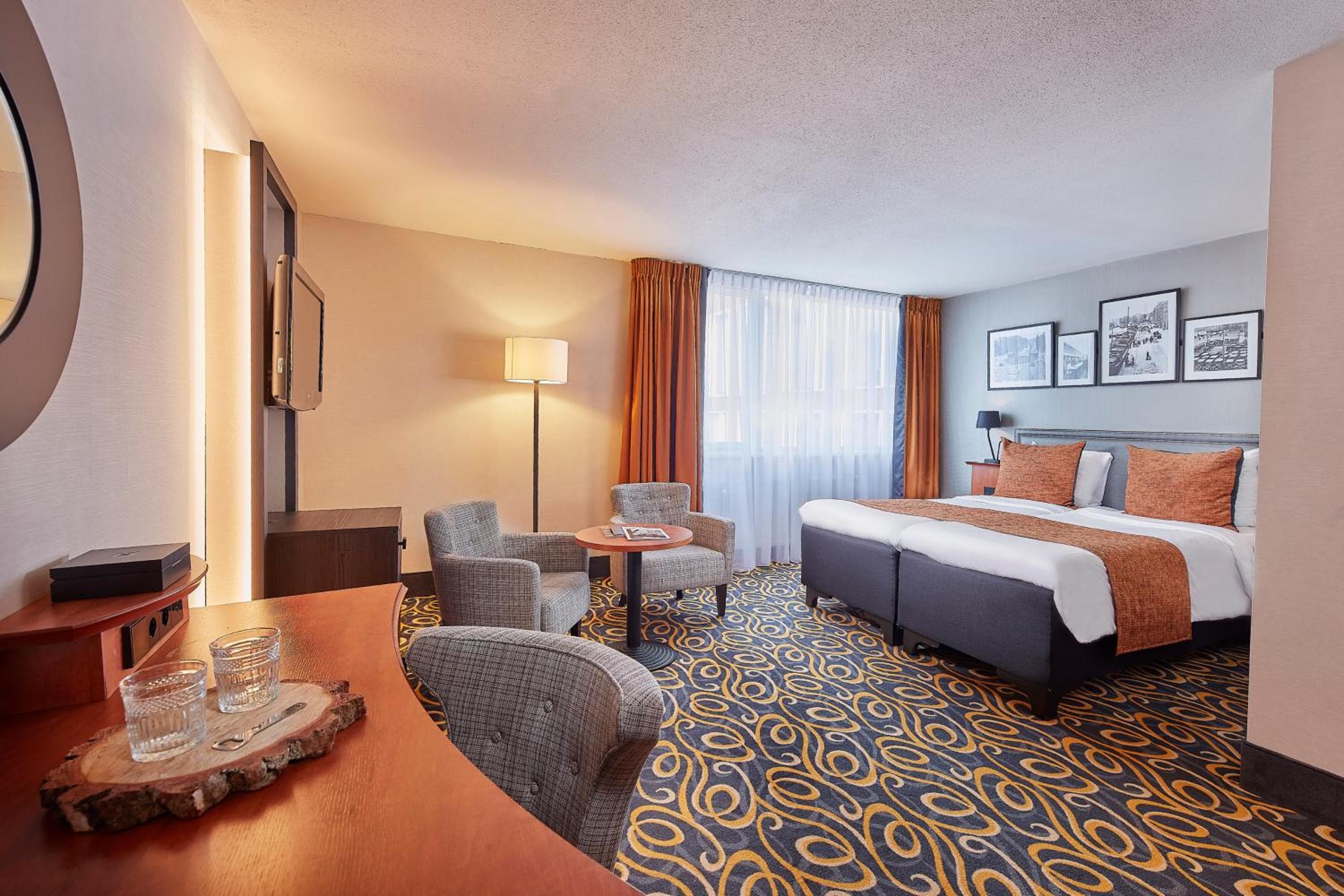 Carlton Square Hotel