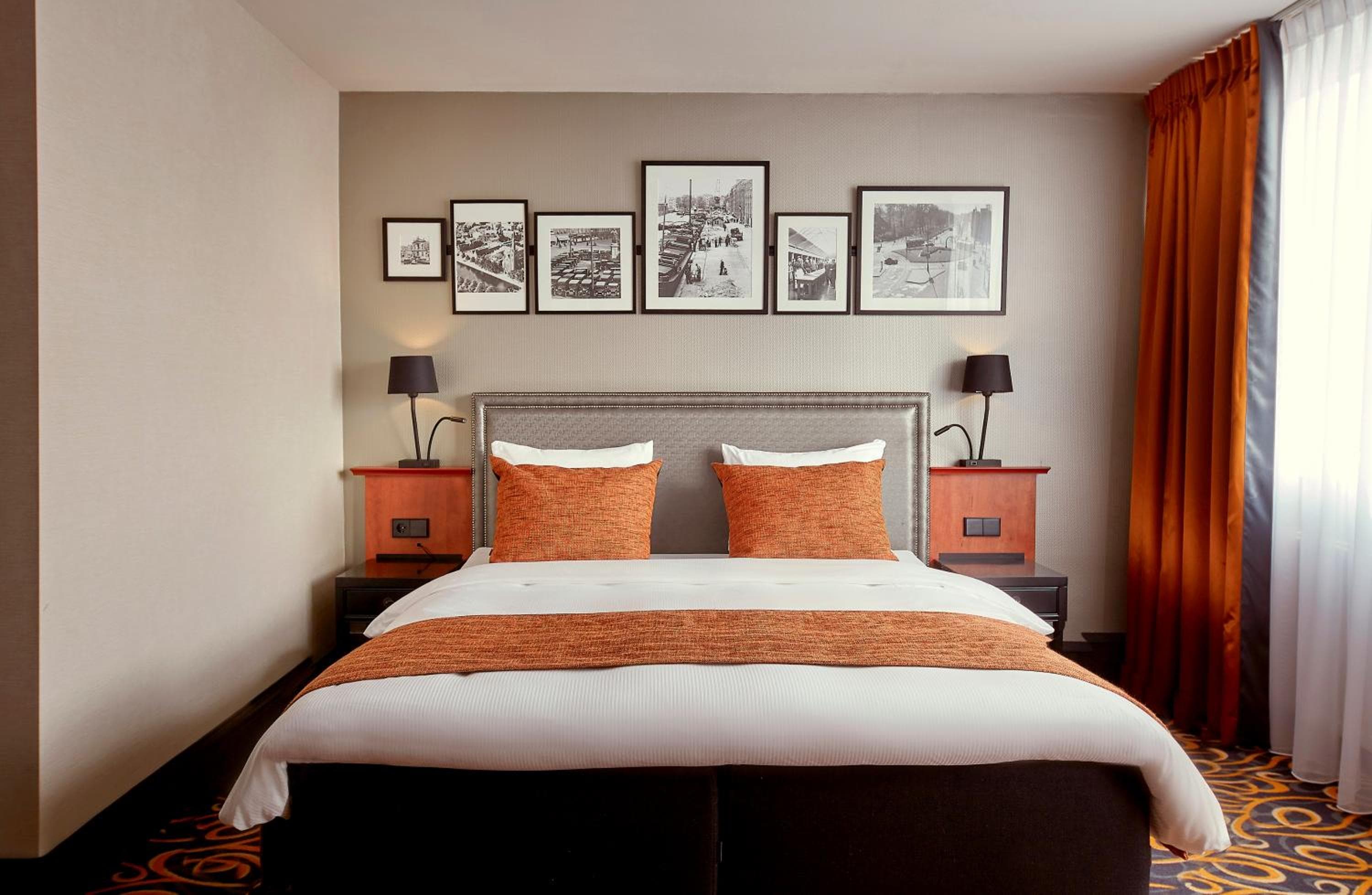 Carlton Square Hotel