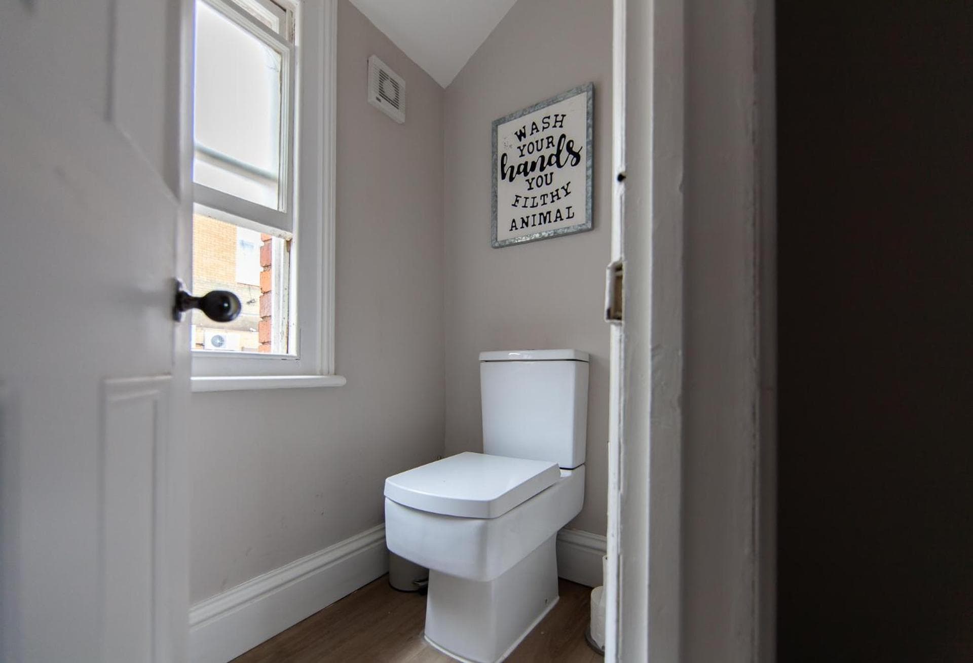Large House - Contractors & Families & Private Parking