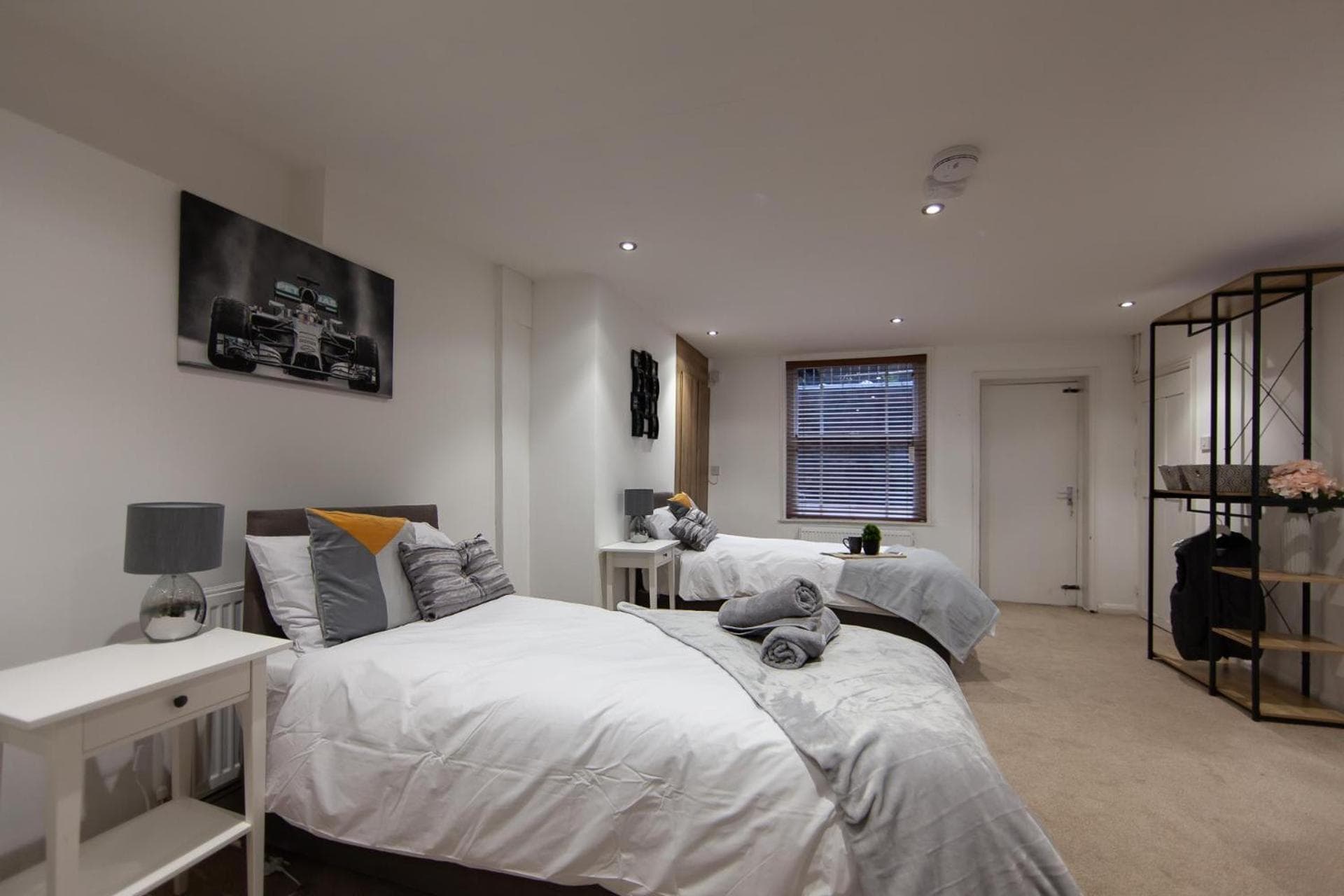 Large House - Contractors & Families & Private Parking