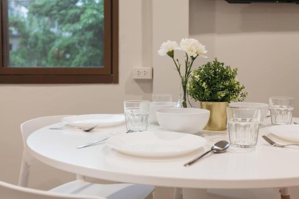 S3 Silom26 · S3 Silom central, large room, full kitchen, WIFI,